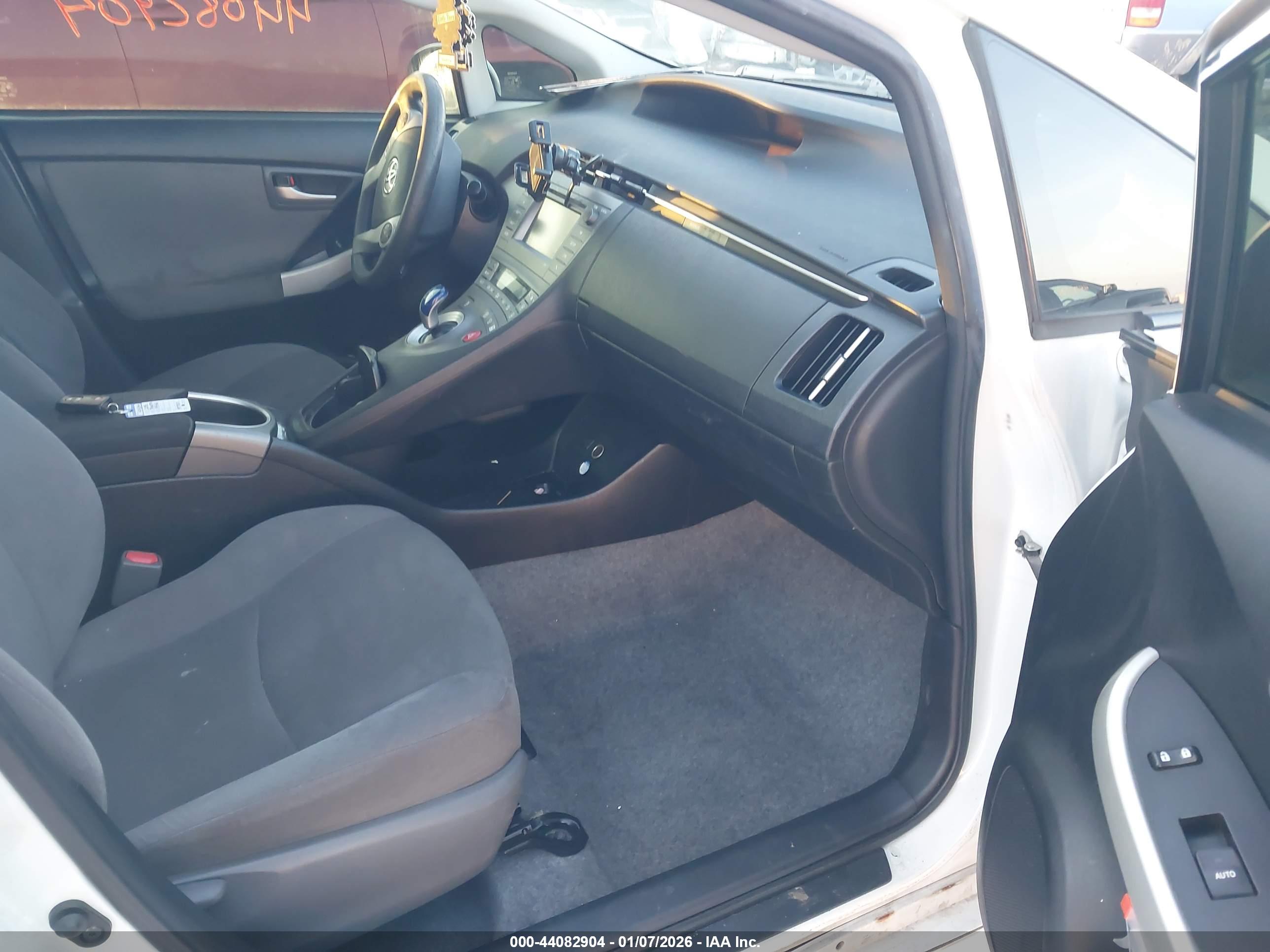 TOYOTA PRIUS image 5