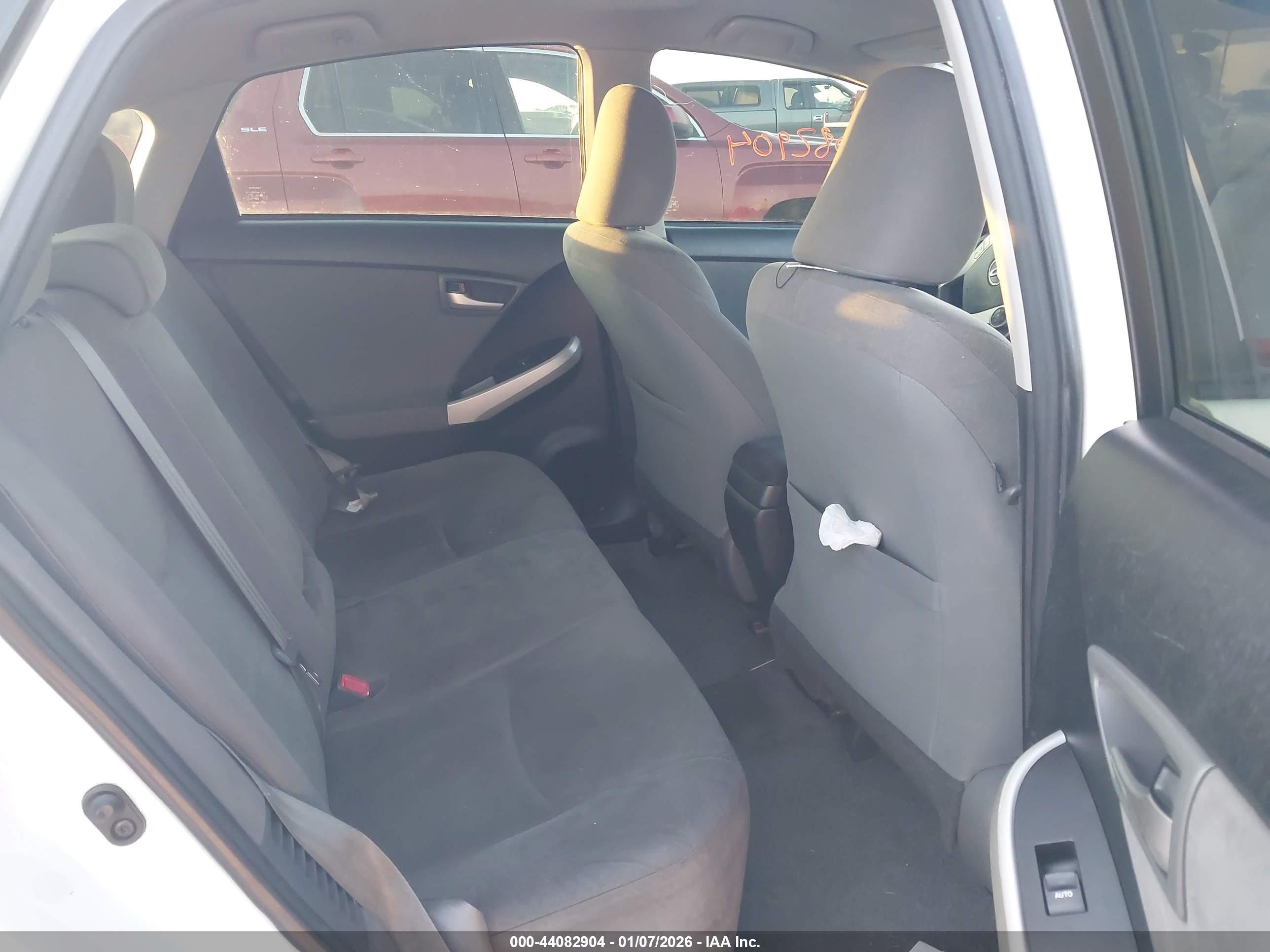 TOYOTA PRIUS image 8