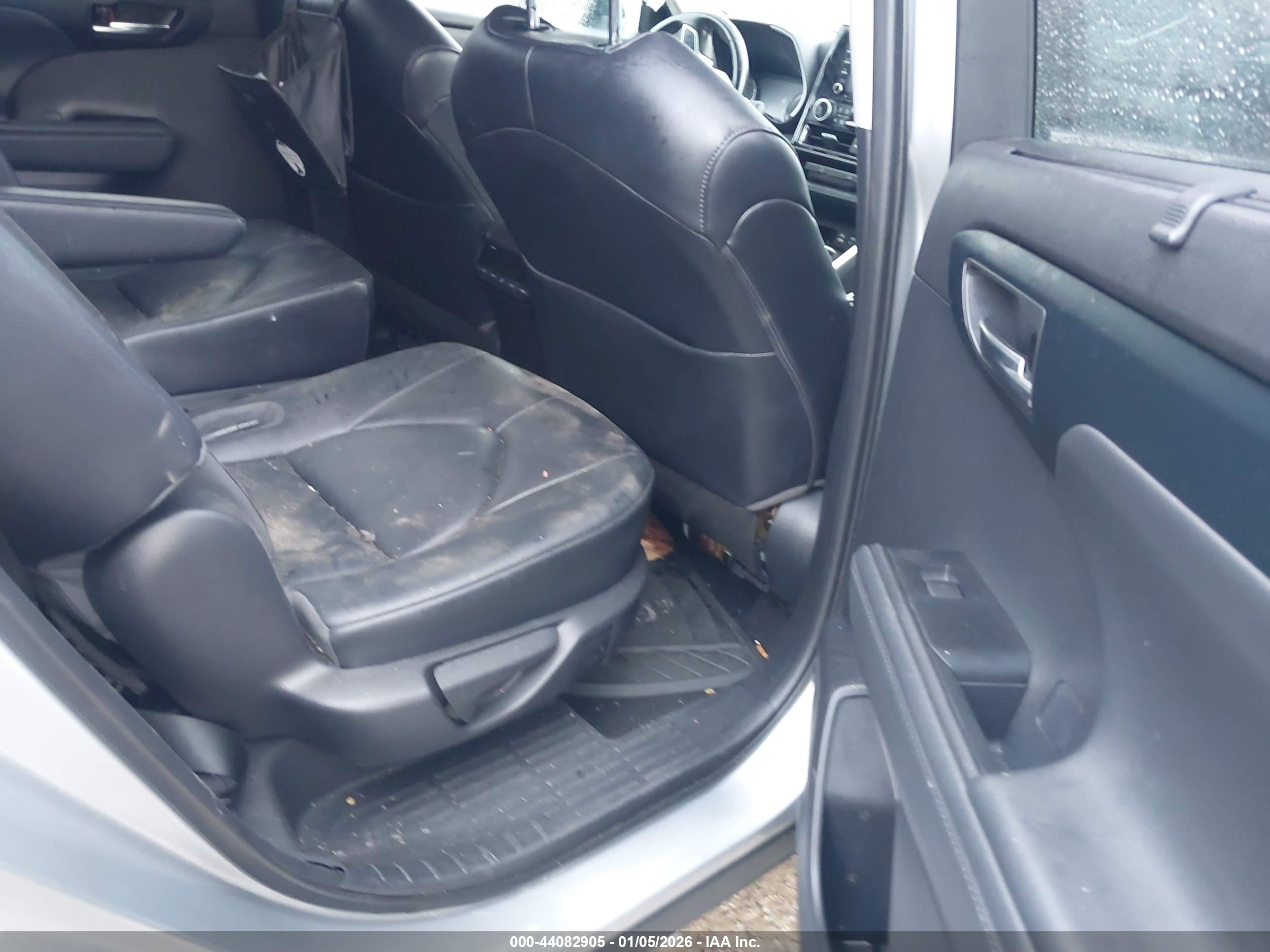 TOYOTA HIGHLANDER image 8