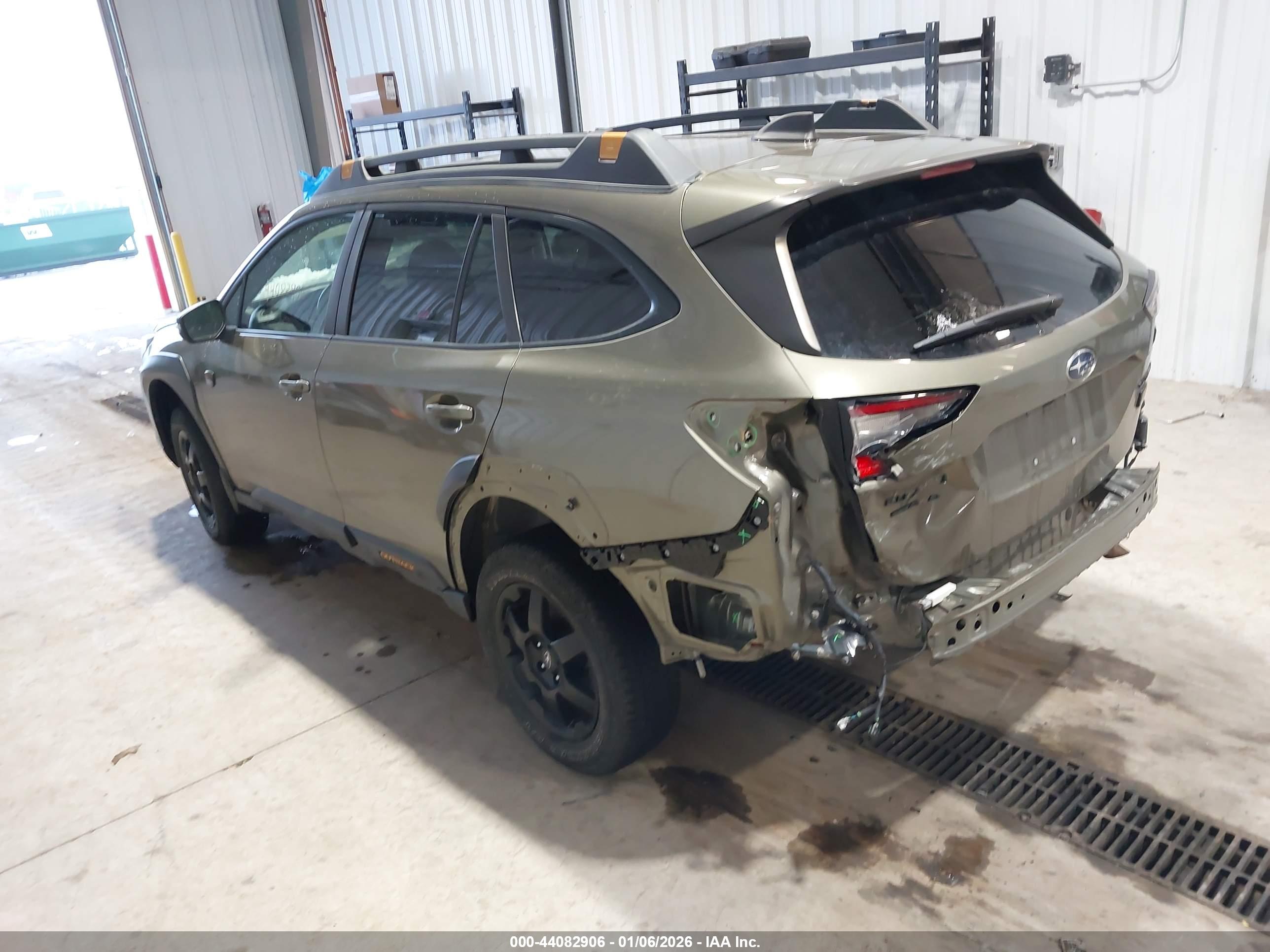 SUBARU OUTBACK image 3