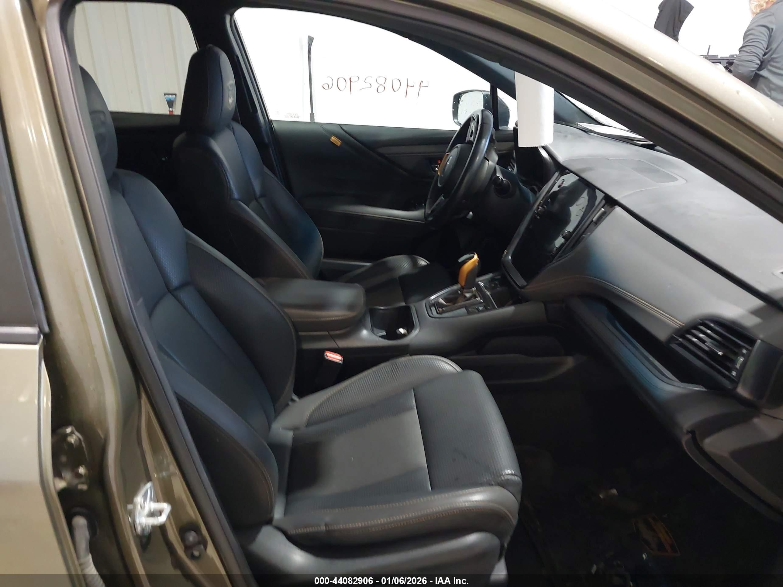 SUBARU OUTBACK image 5