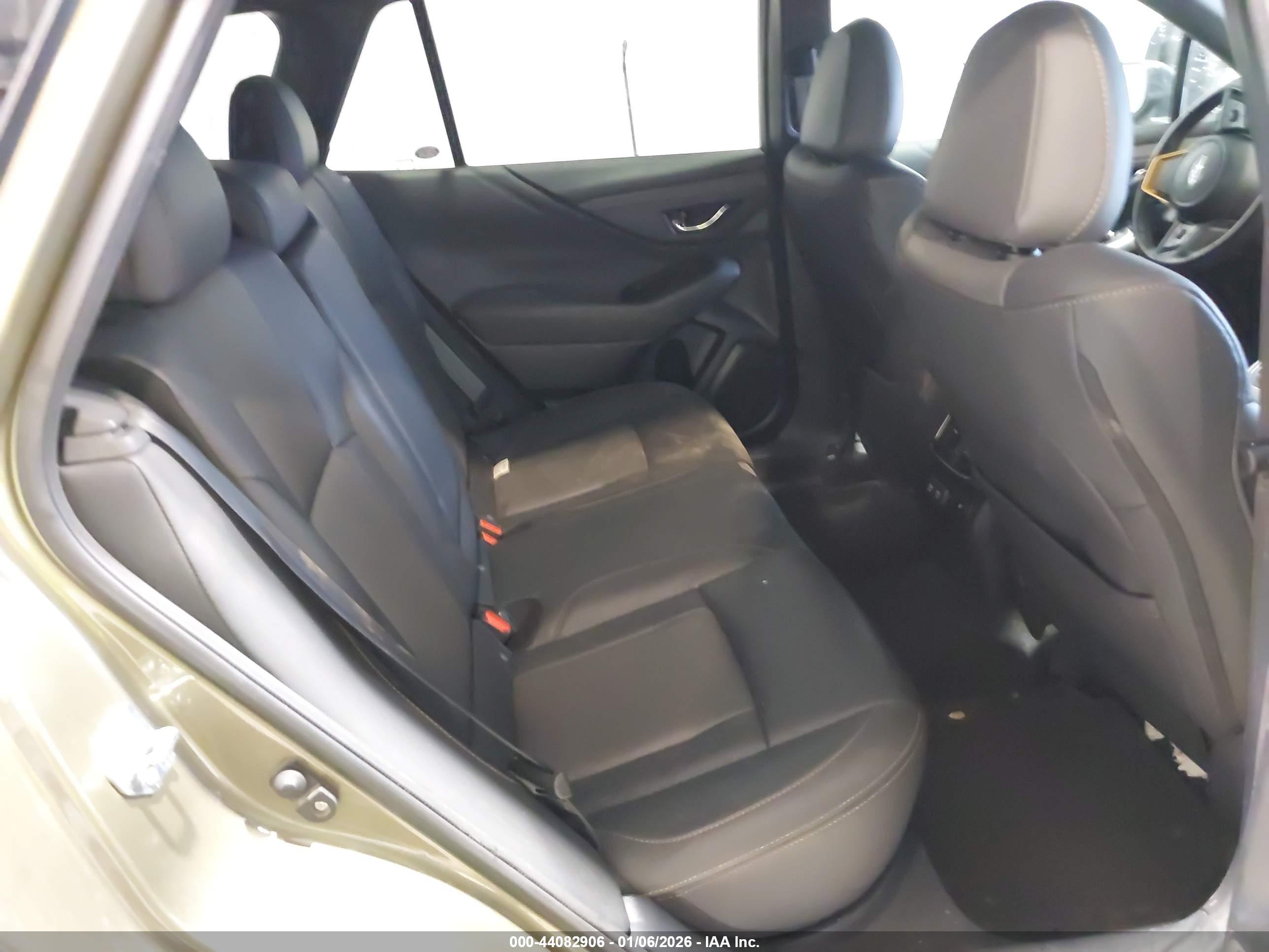 SUBARU OUTBACK image 8
