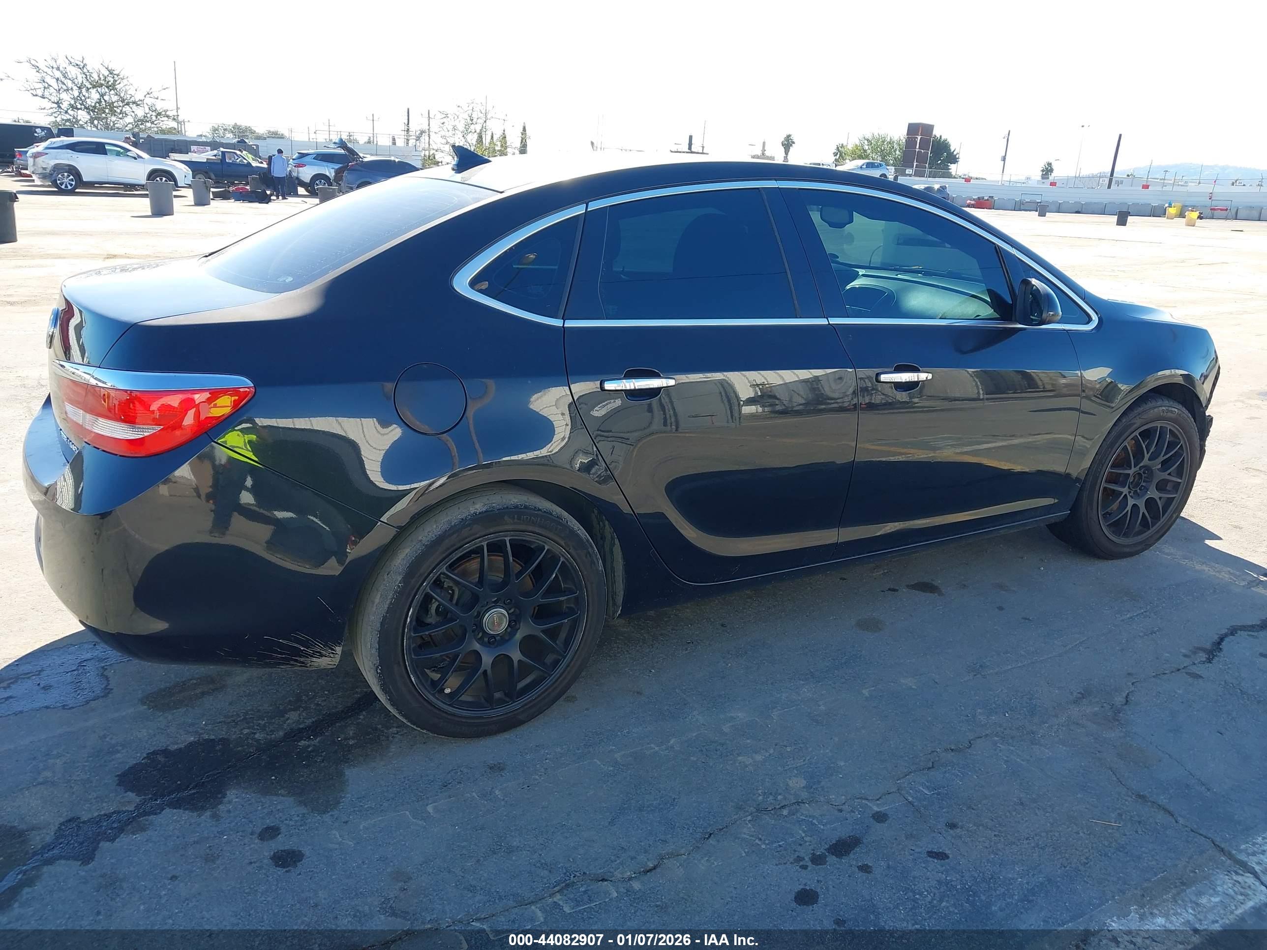 BUICK VERANO image 4