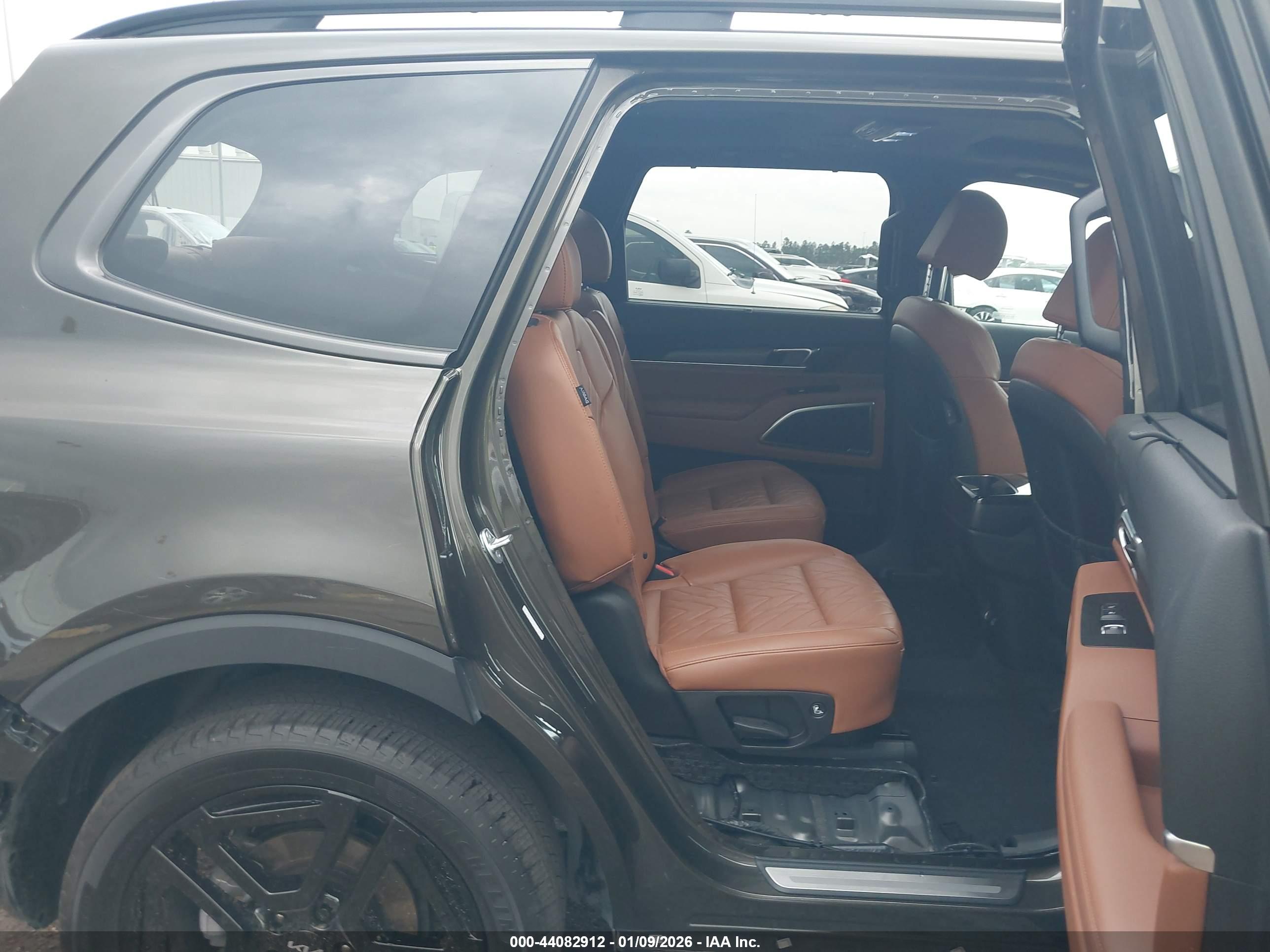 KIA TELLURIDE image 8