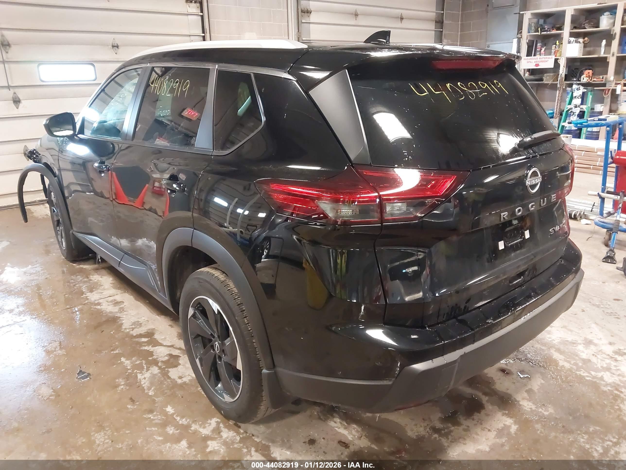 NISSAN ROGUE image 3