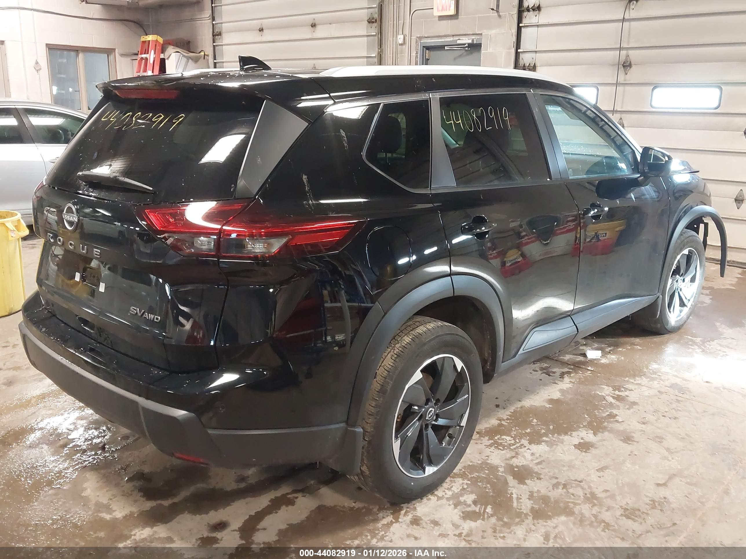 NISSAN ROGUE image 4