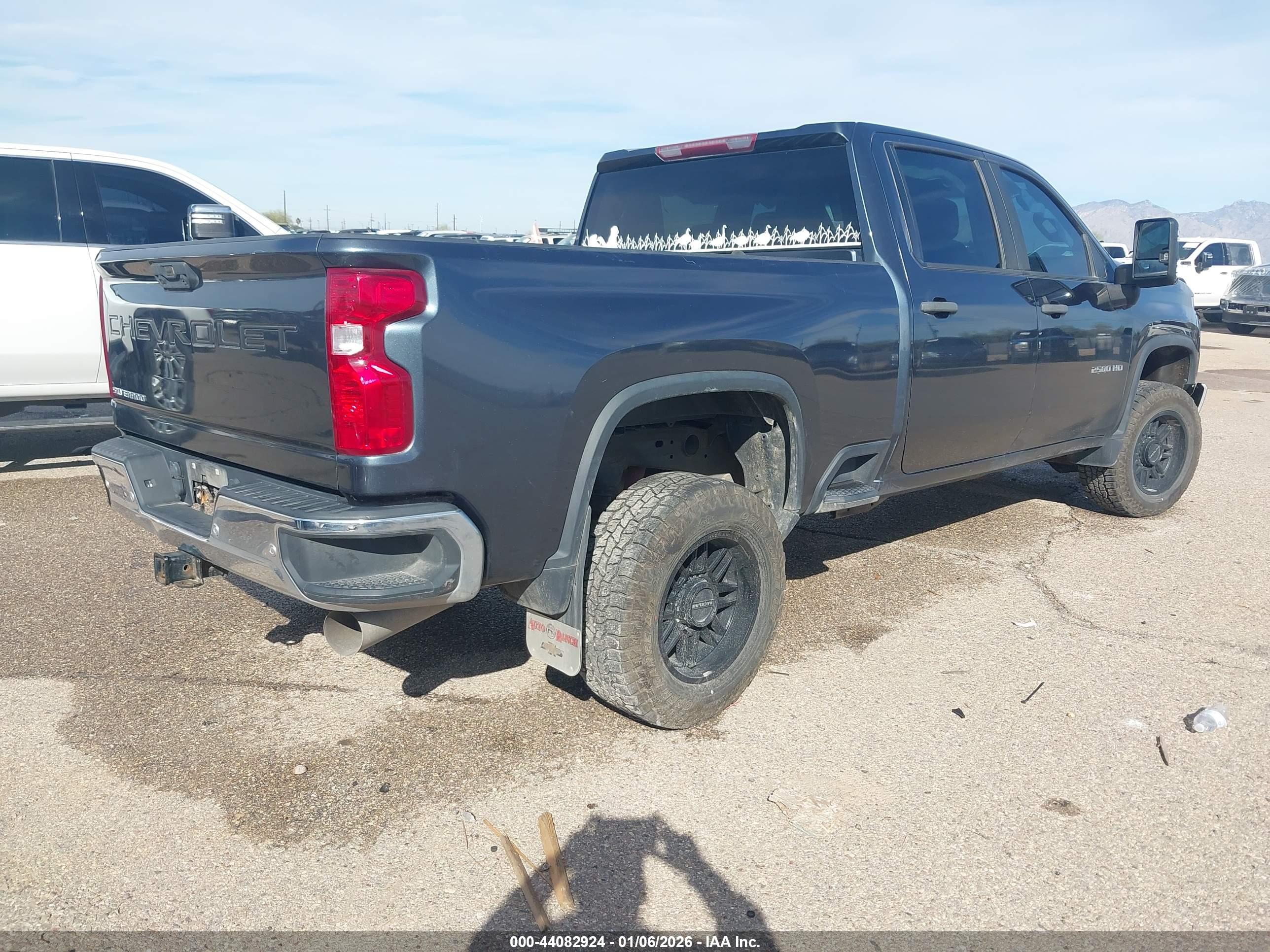 CHEVROLET SILVERADO image 4