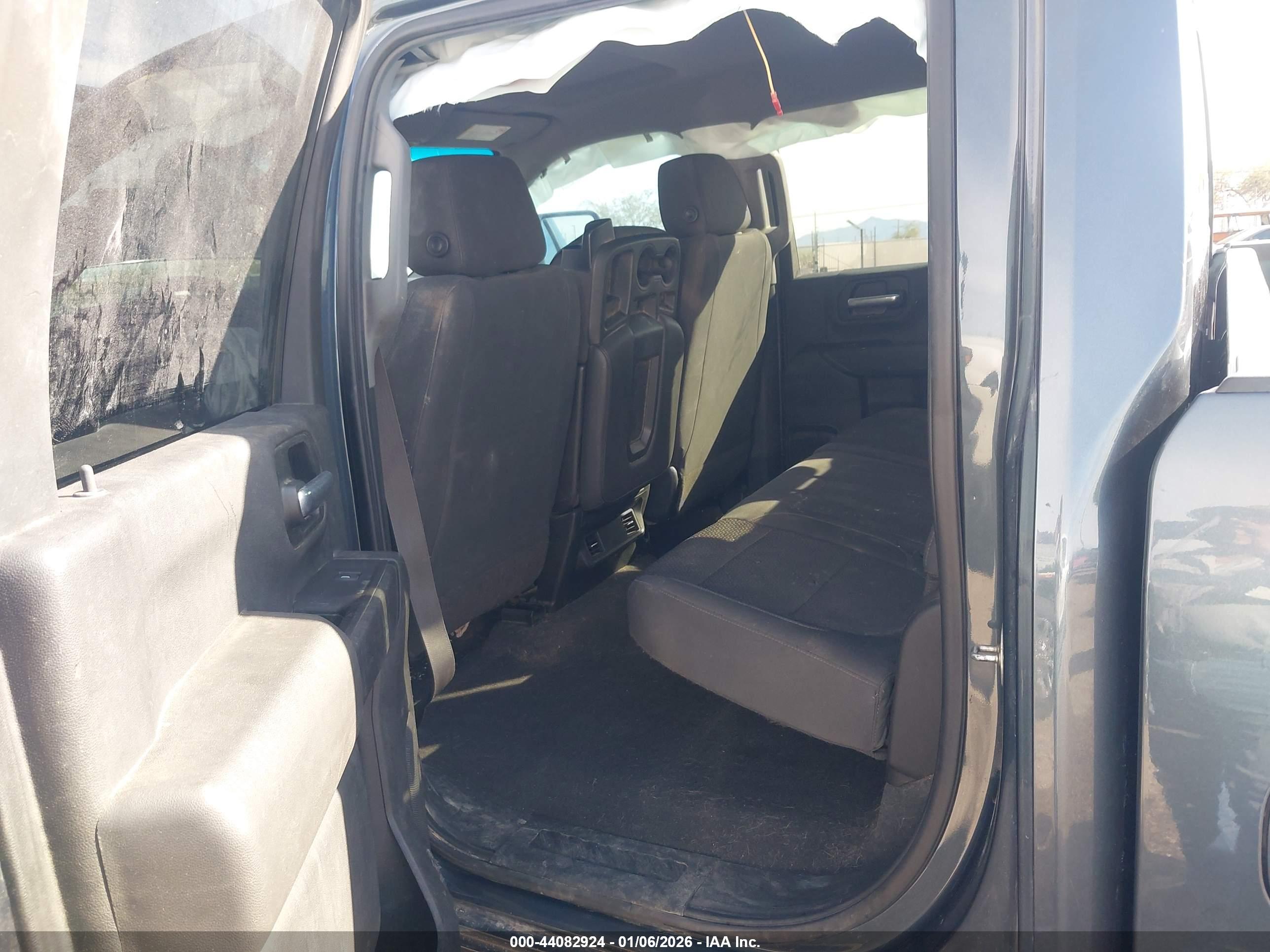 CHEVROLET SILVERADO image 7