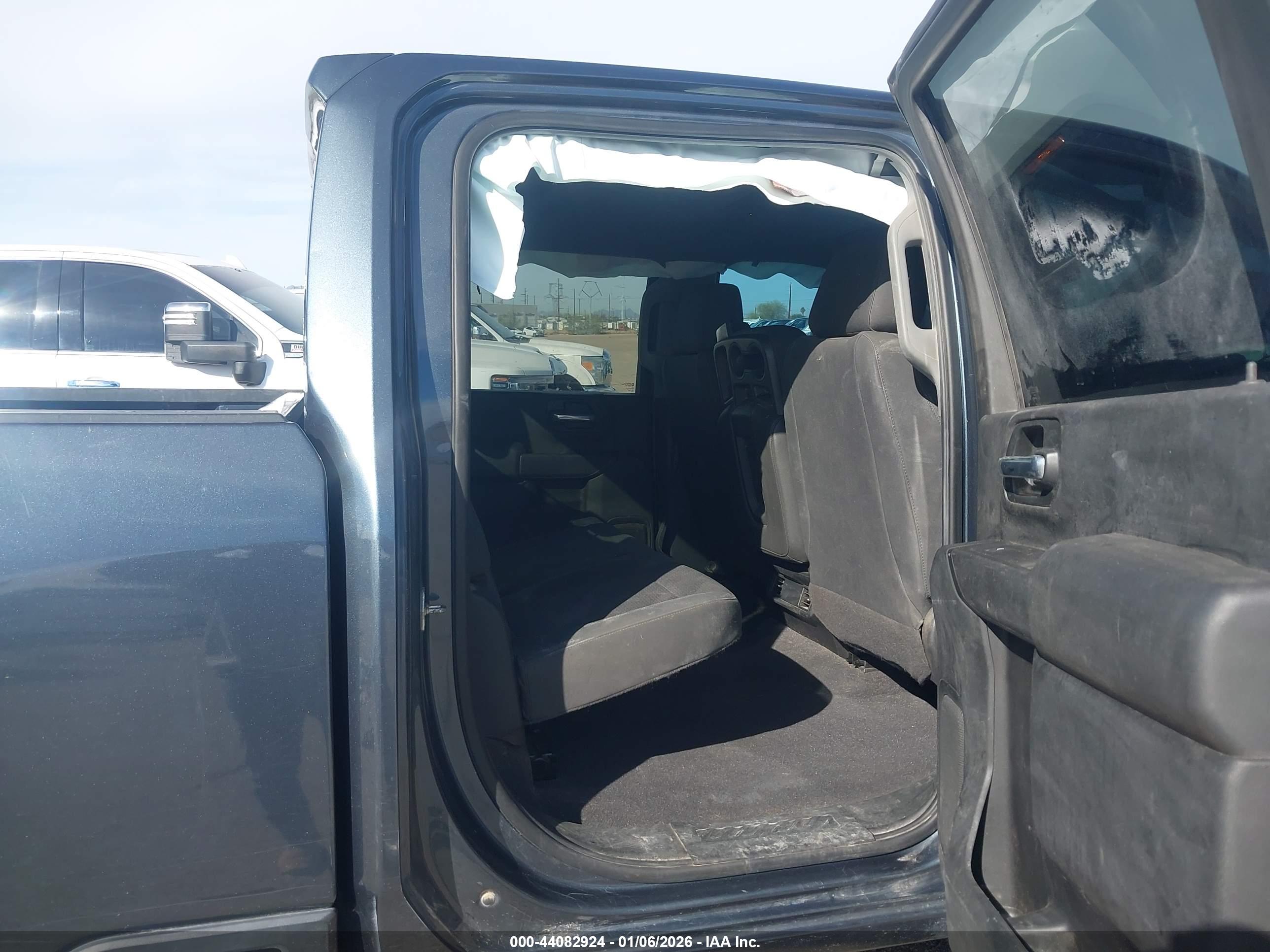CHEVROLET SILVERADO image 8