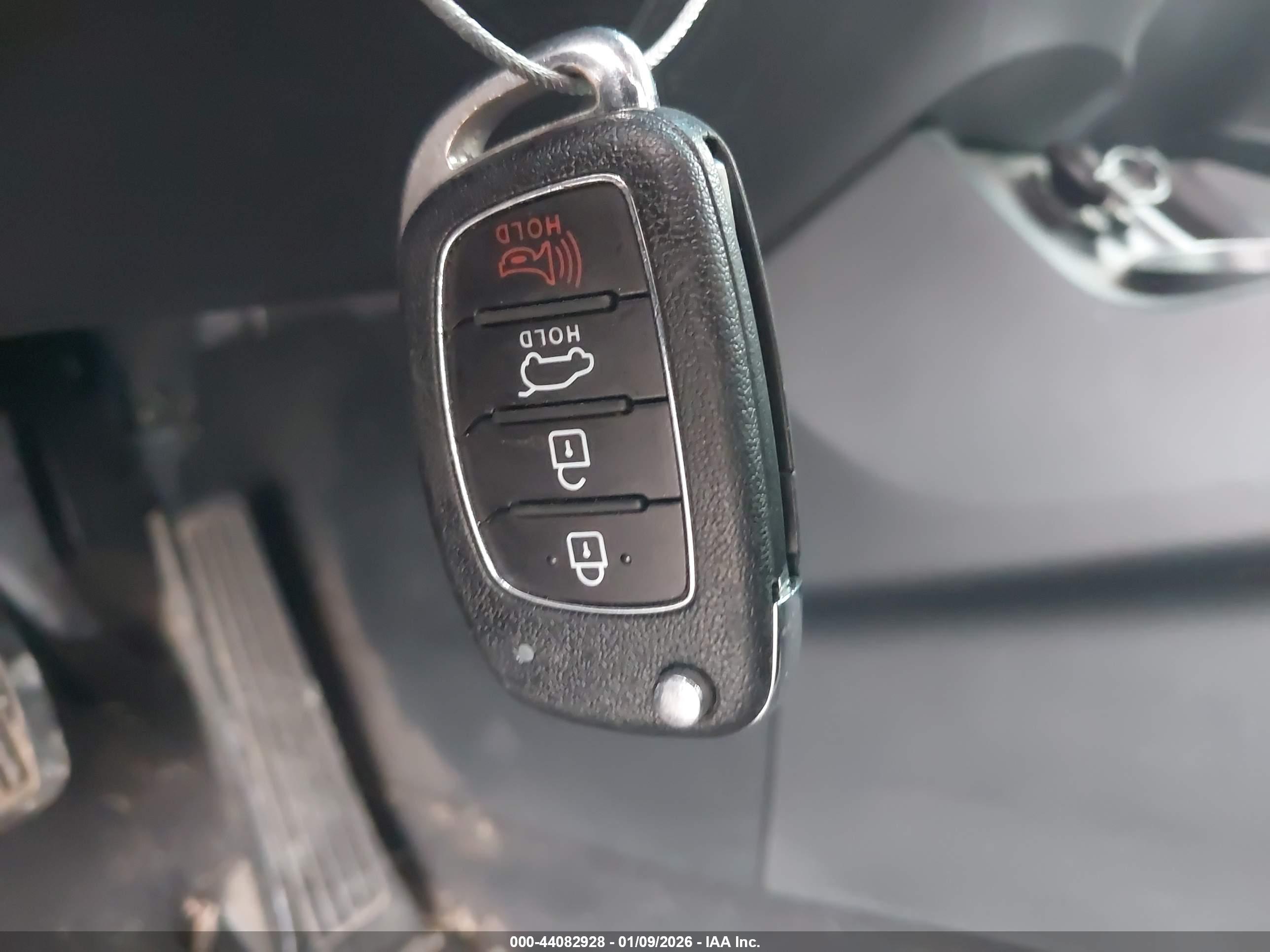 HYUNDAI SANTA image 11