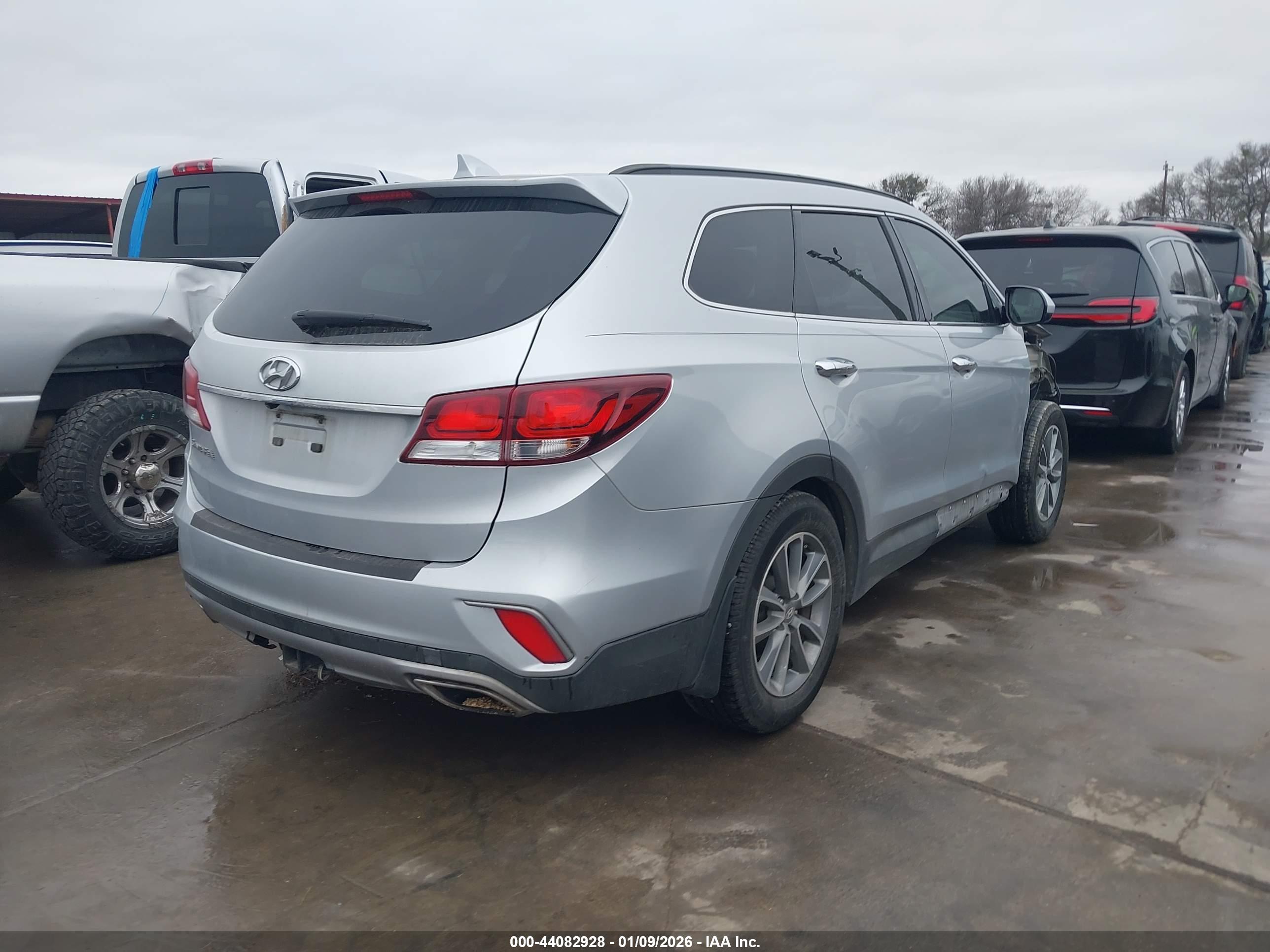 HYUNDAI SANTA image 4