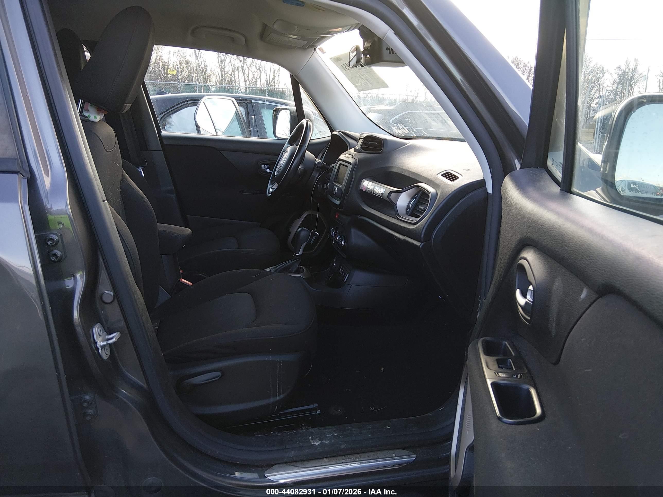 JEEP RENEGADE image 5