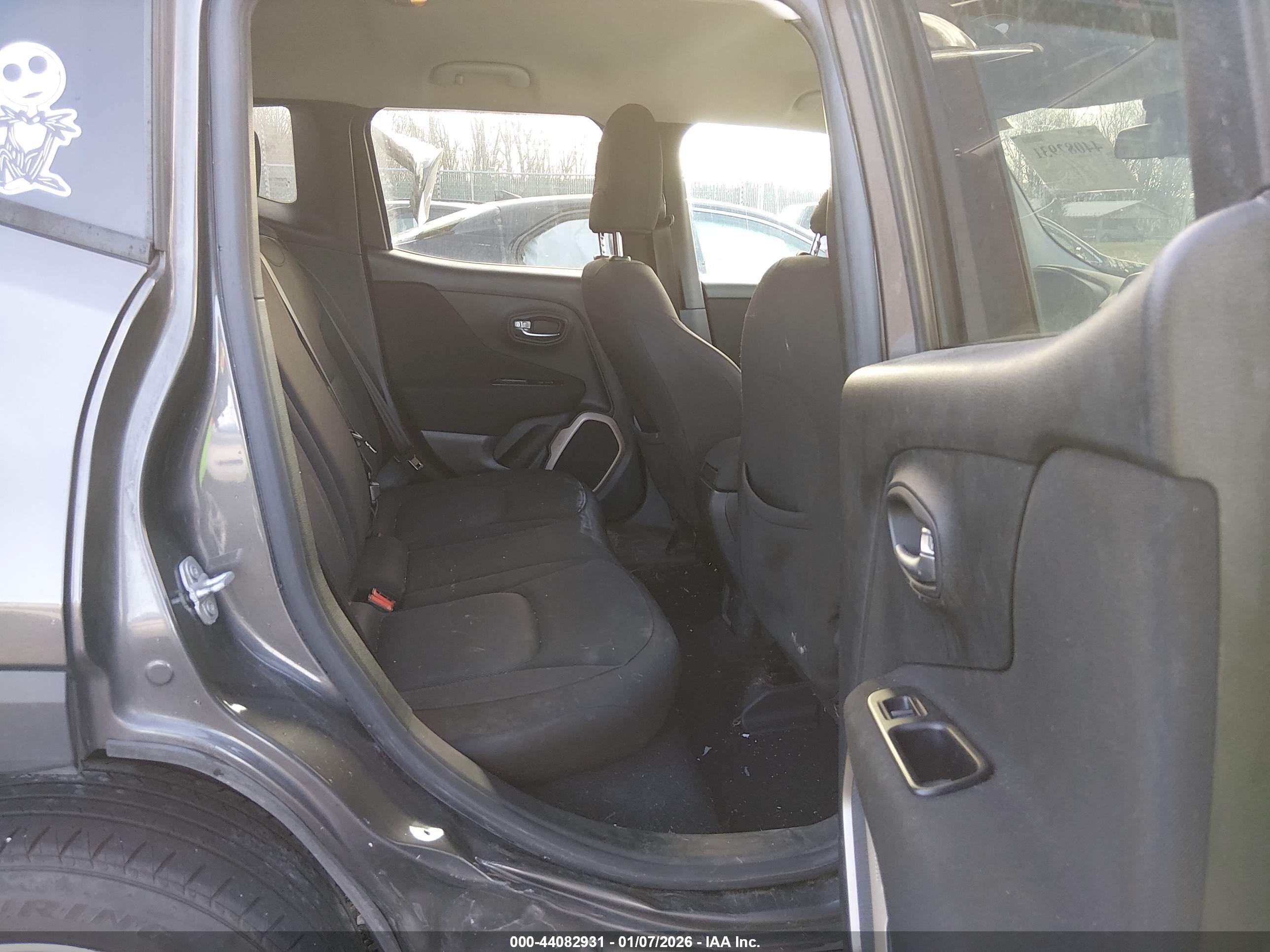 JEEP RENEGADE image 8