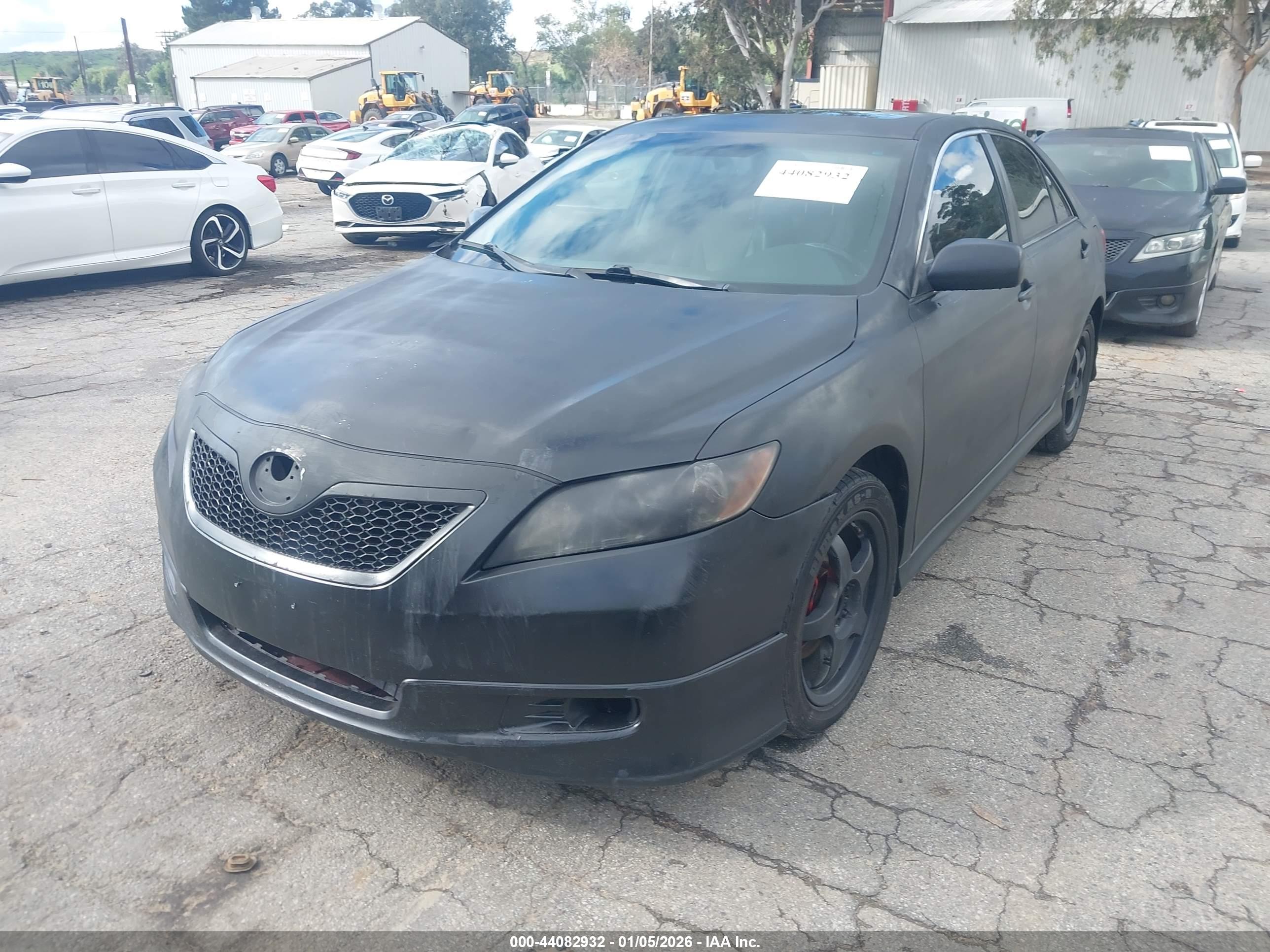 TOYOTA CAMRY image 2