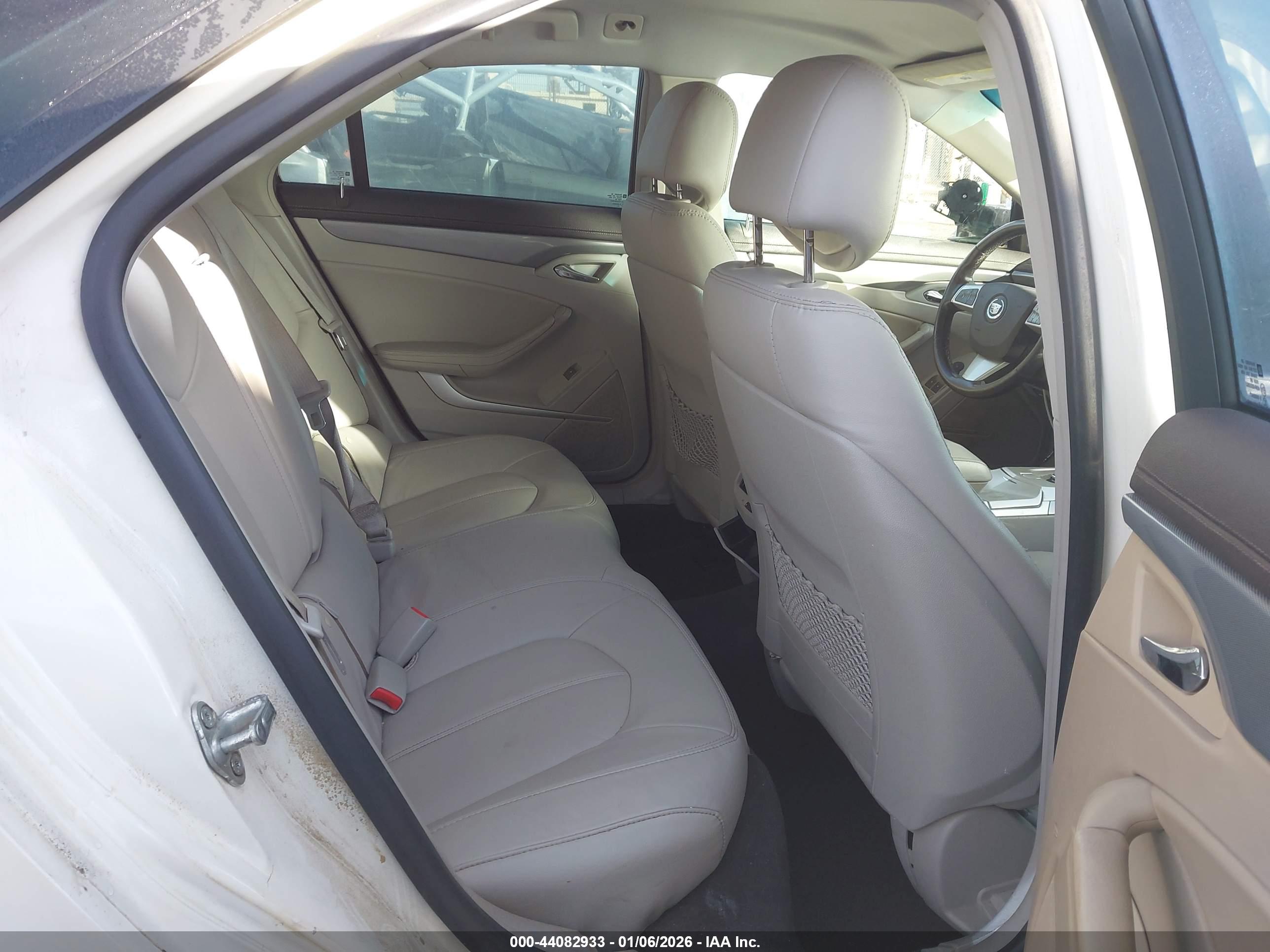 CADILLAC CTS image 8