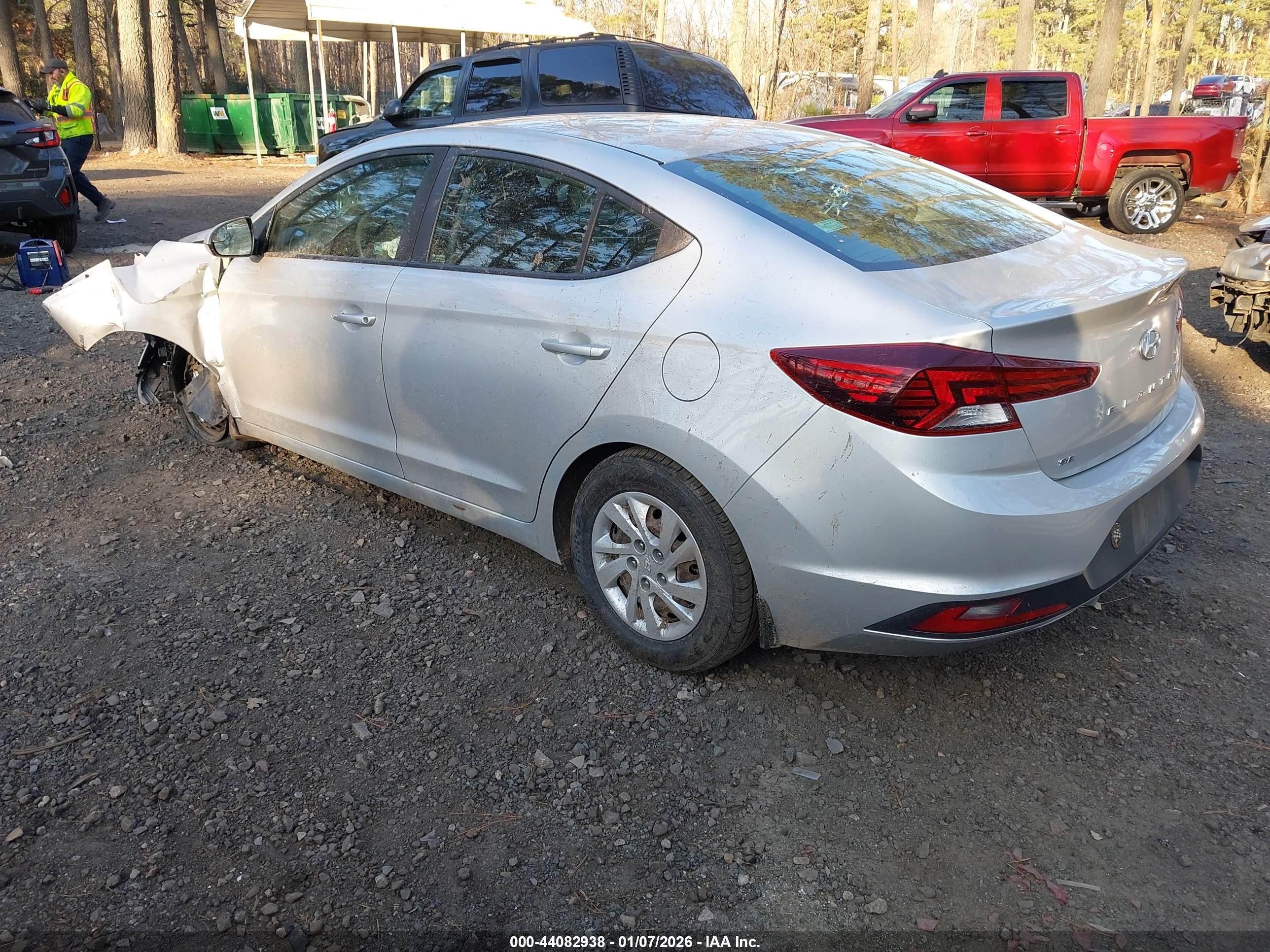 HYUNDAI ELANTRA image 3