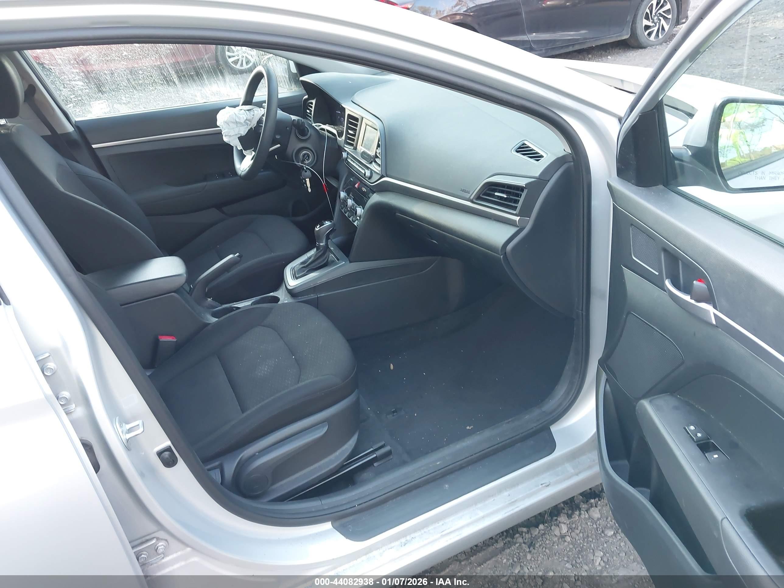 HYUNDAI ELANTRA image 5