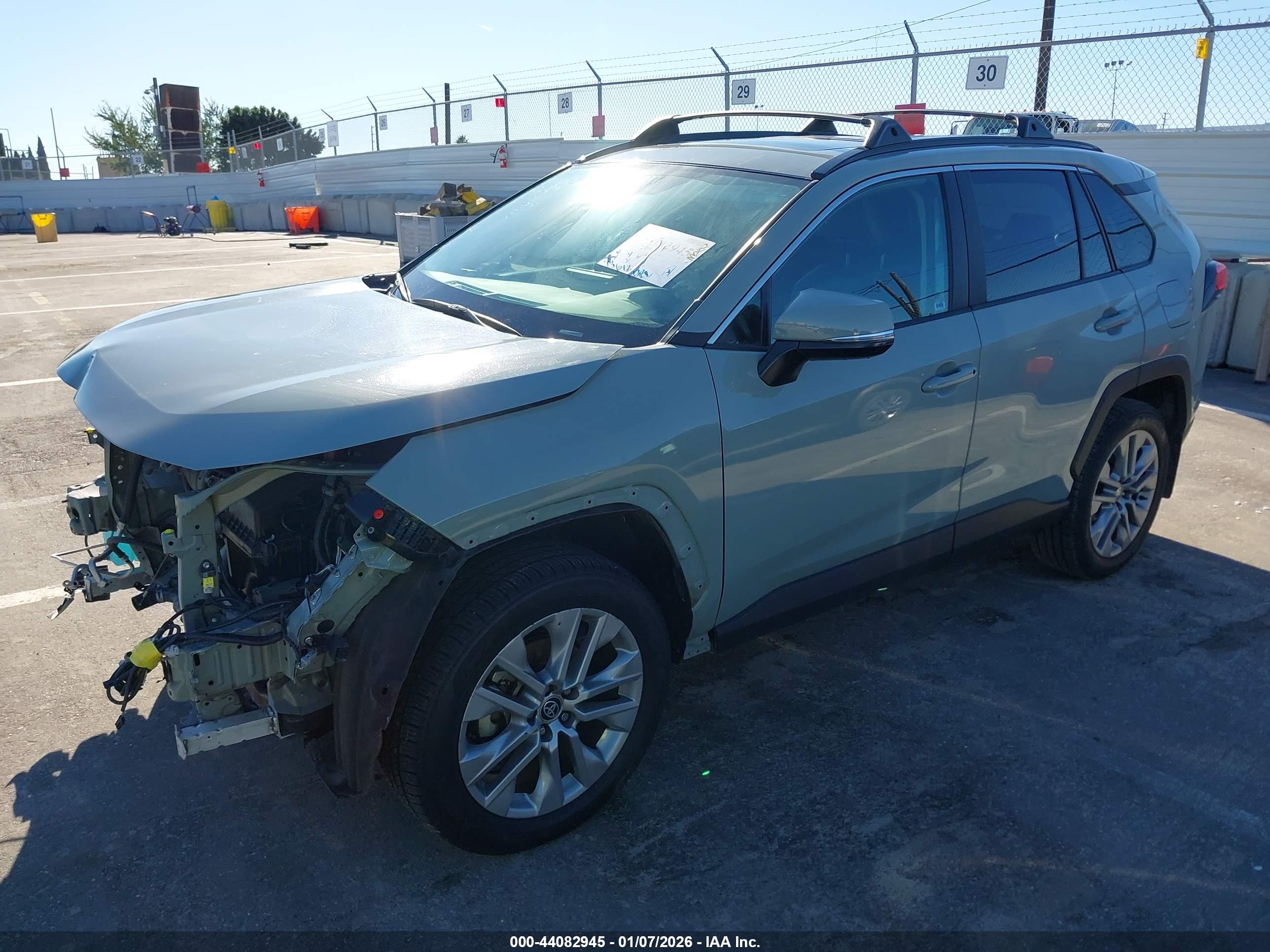 TOYOTA RAV4 image 2