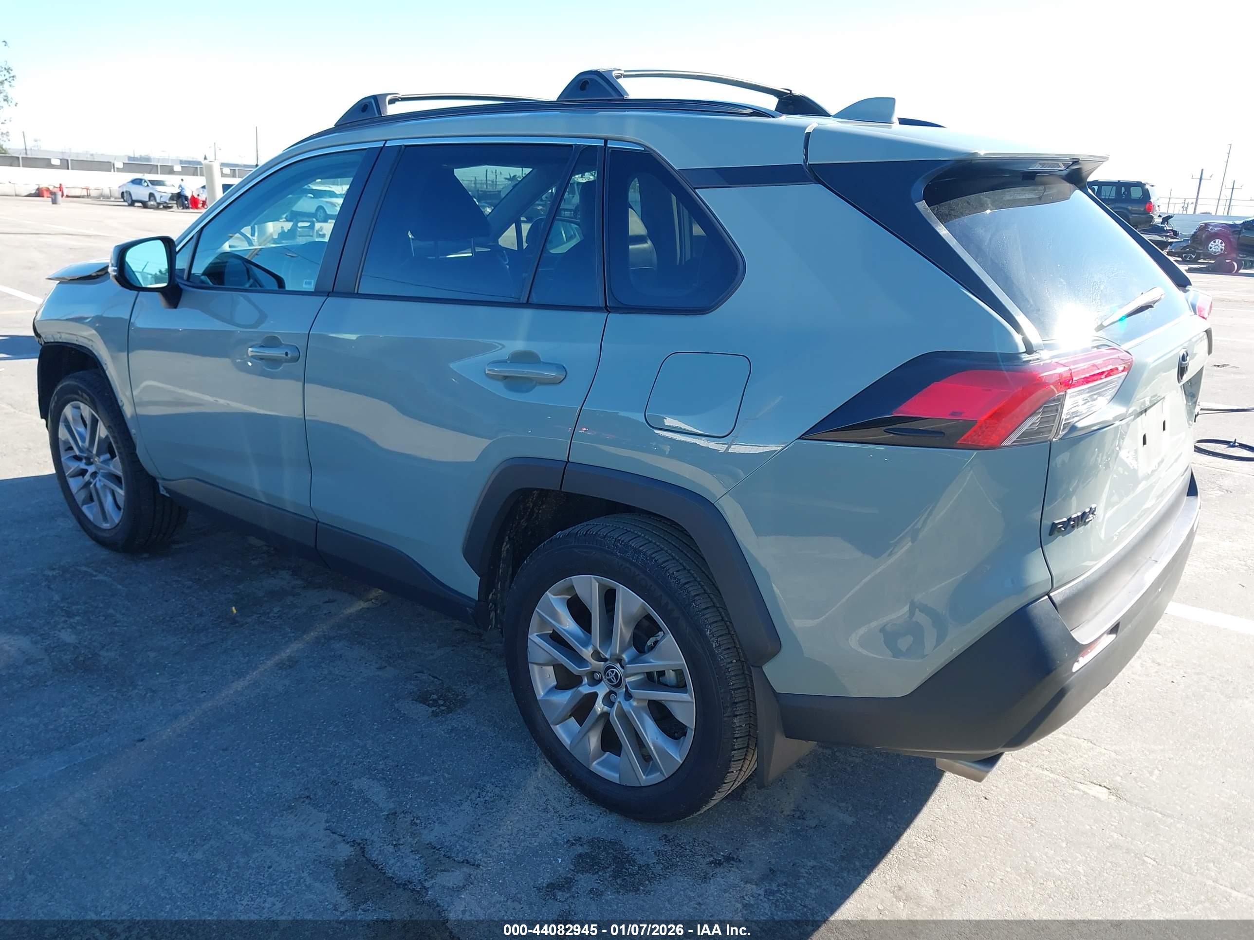 TOYOTA RAV4 image 3