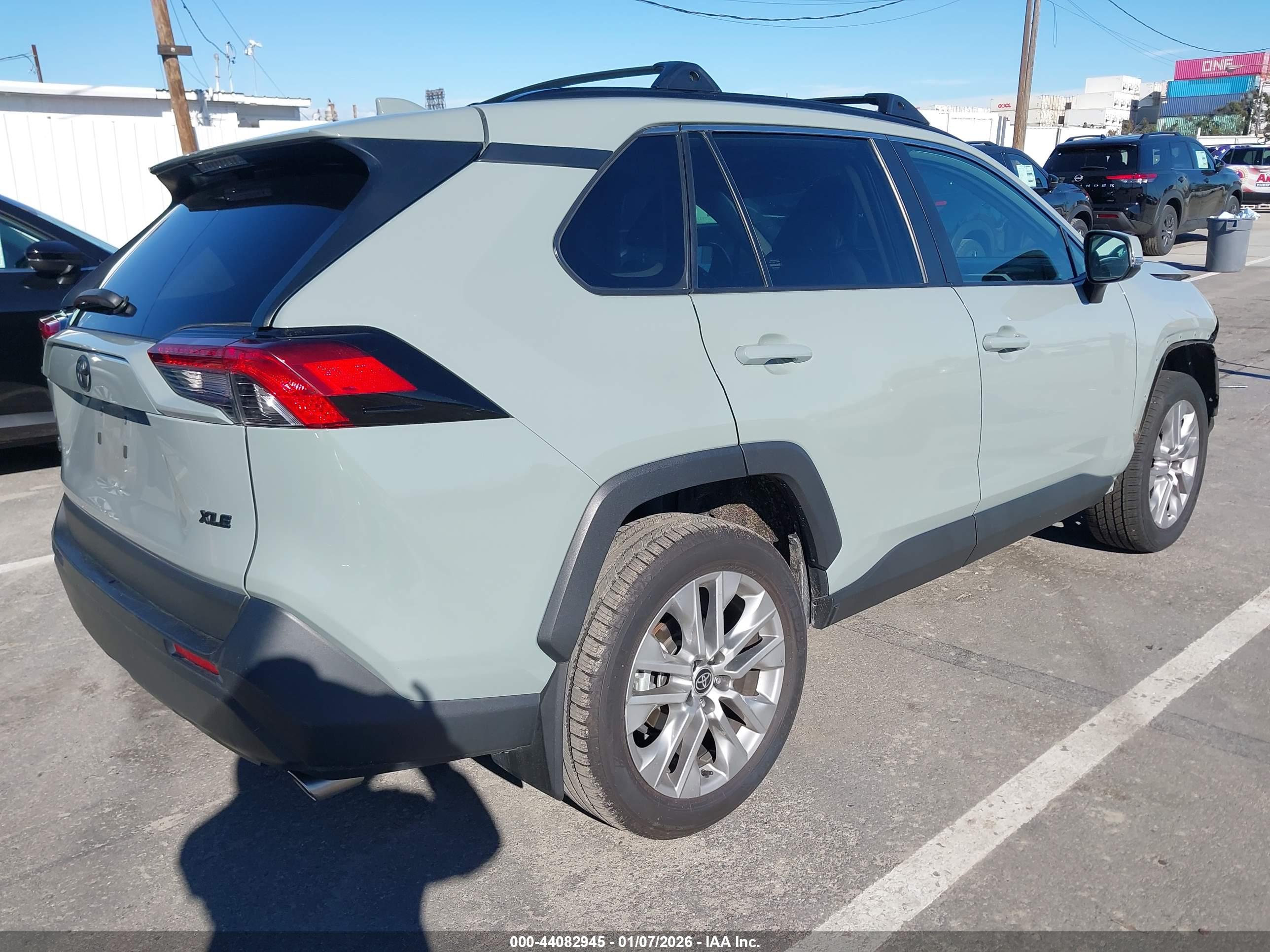 TOYOTA RAV4 image 4