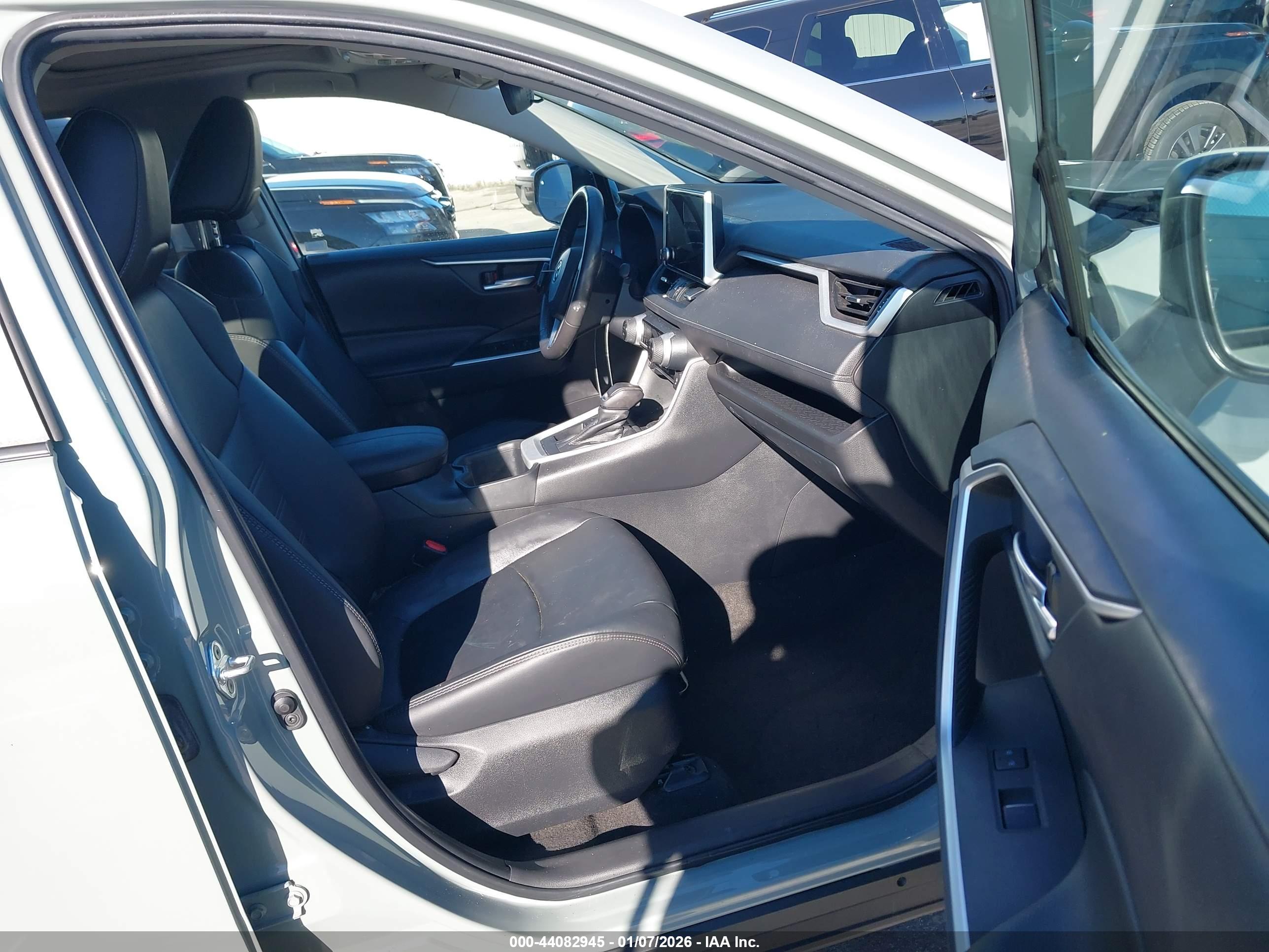 TOYOTA RAV4 image 5