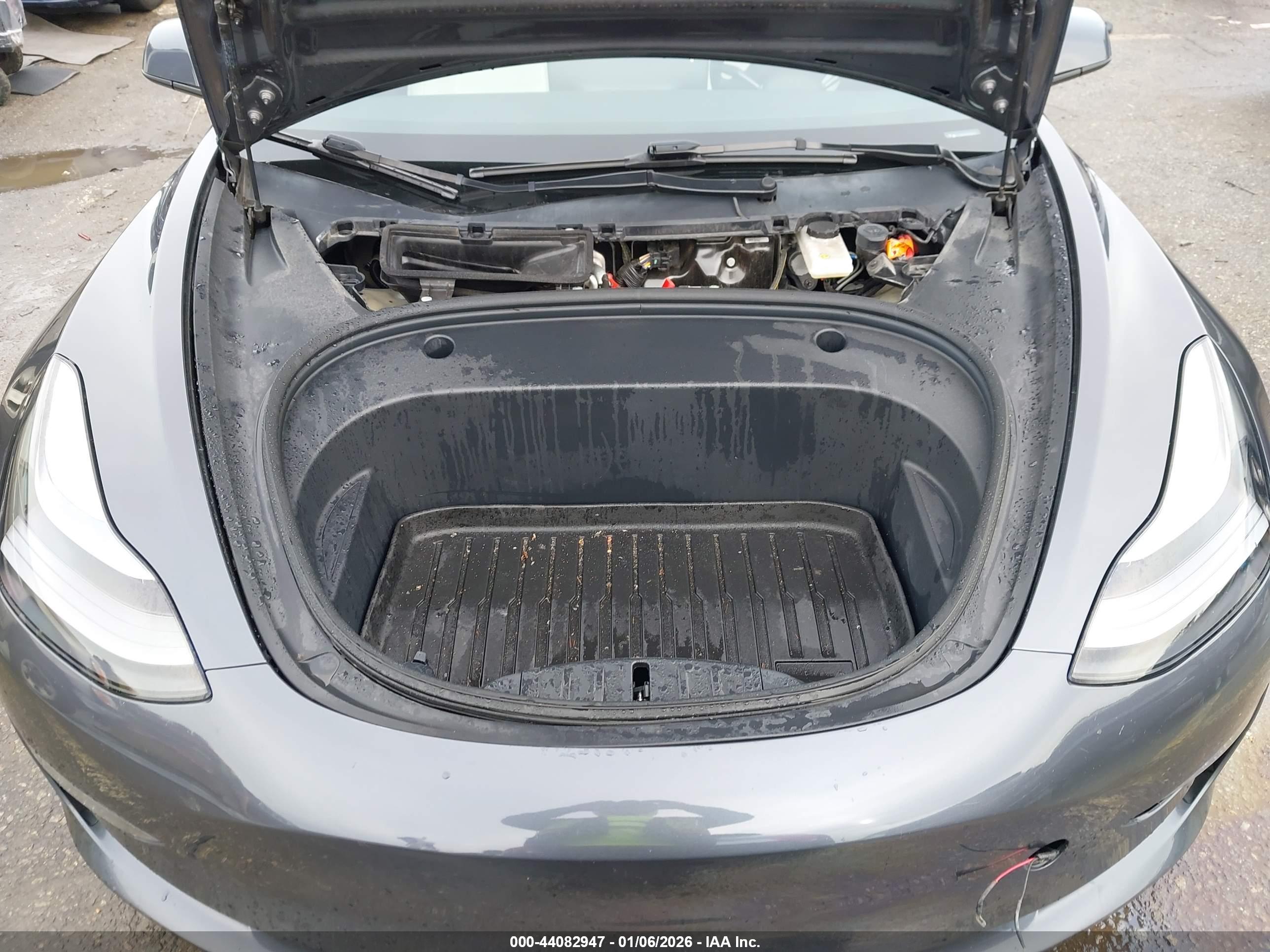 TESLA MODEL image 10