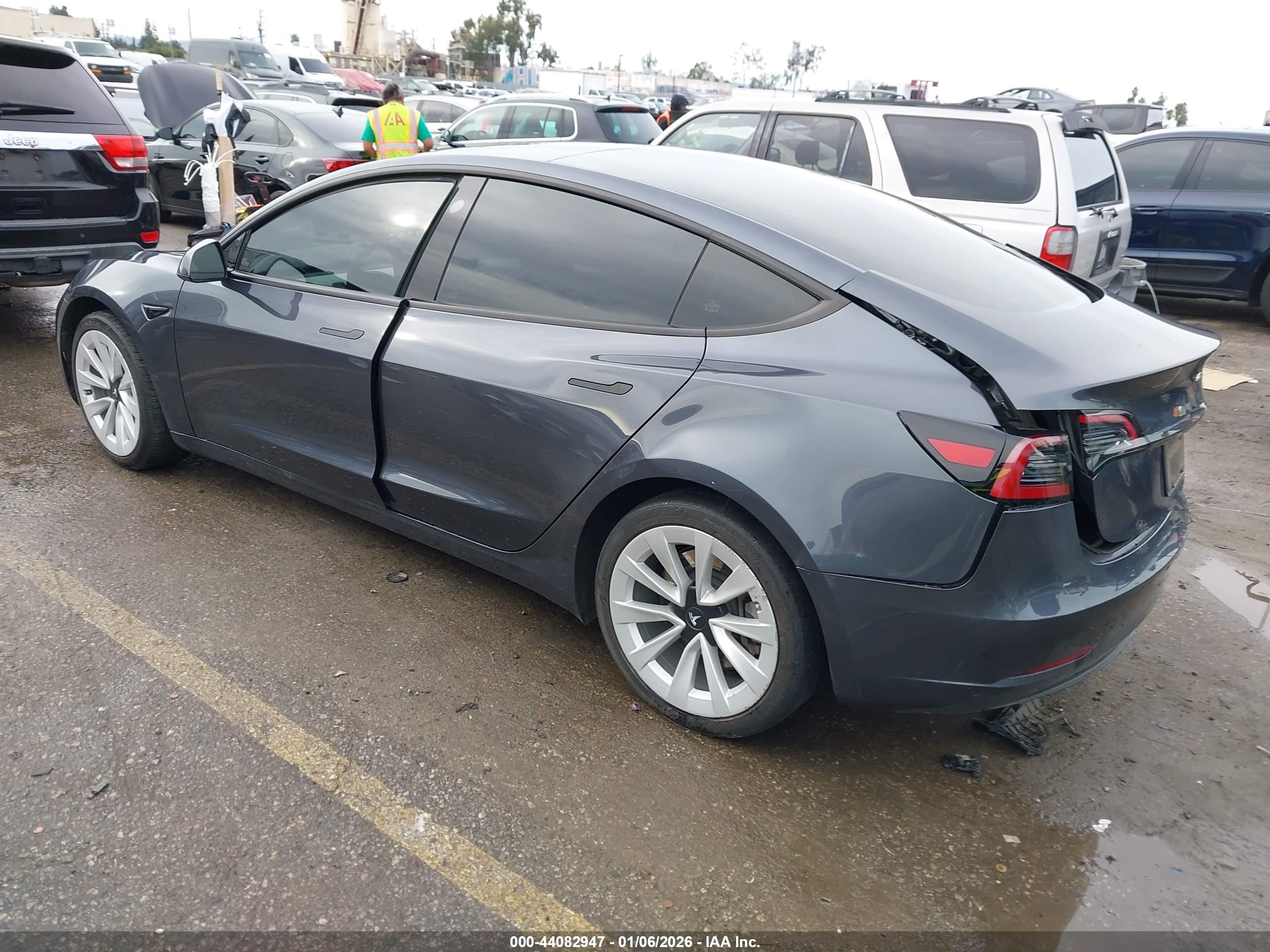 TESLA MODEL image 3