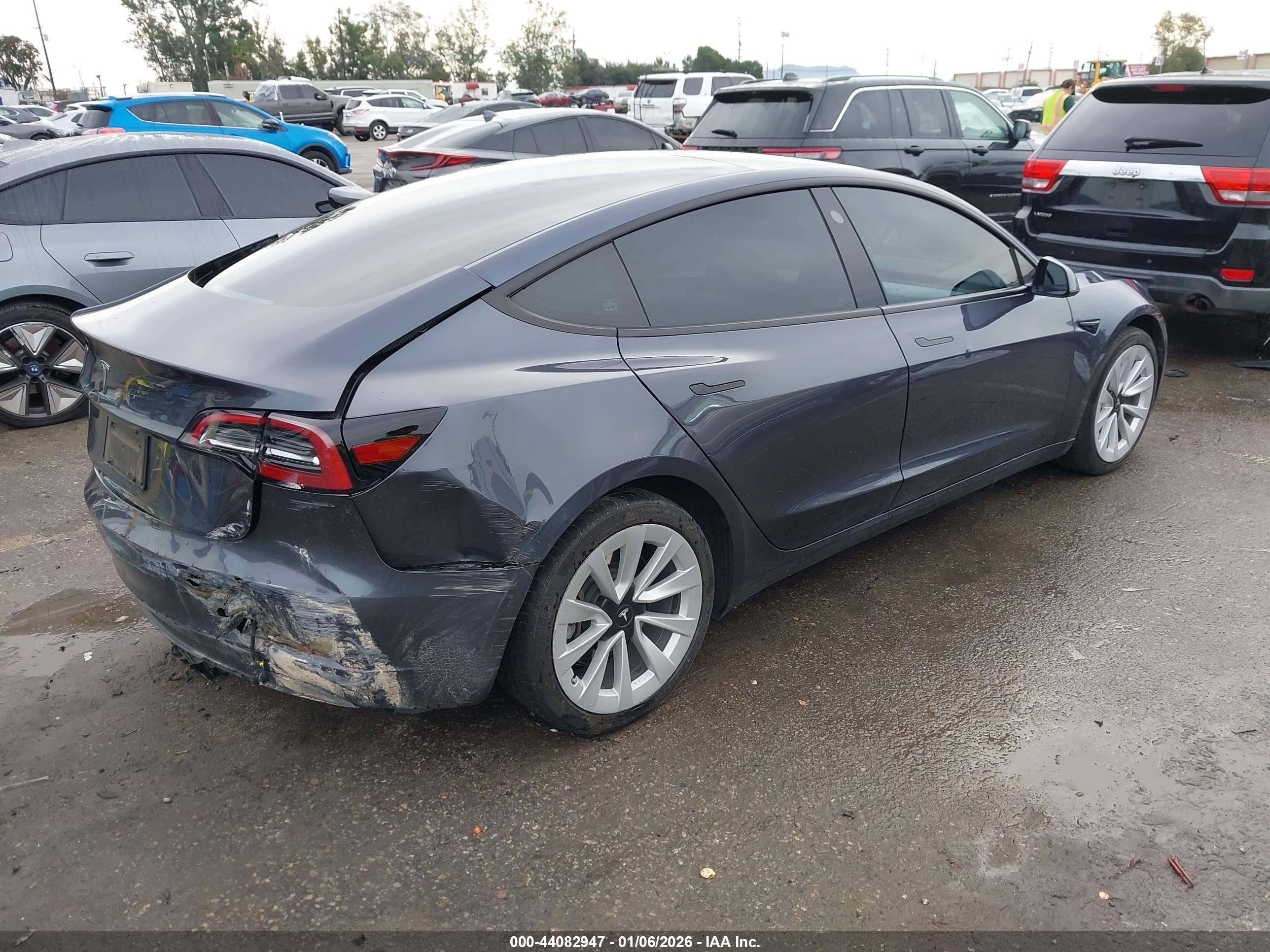 TESLA MODEL image 4