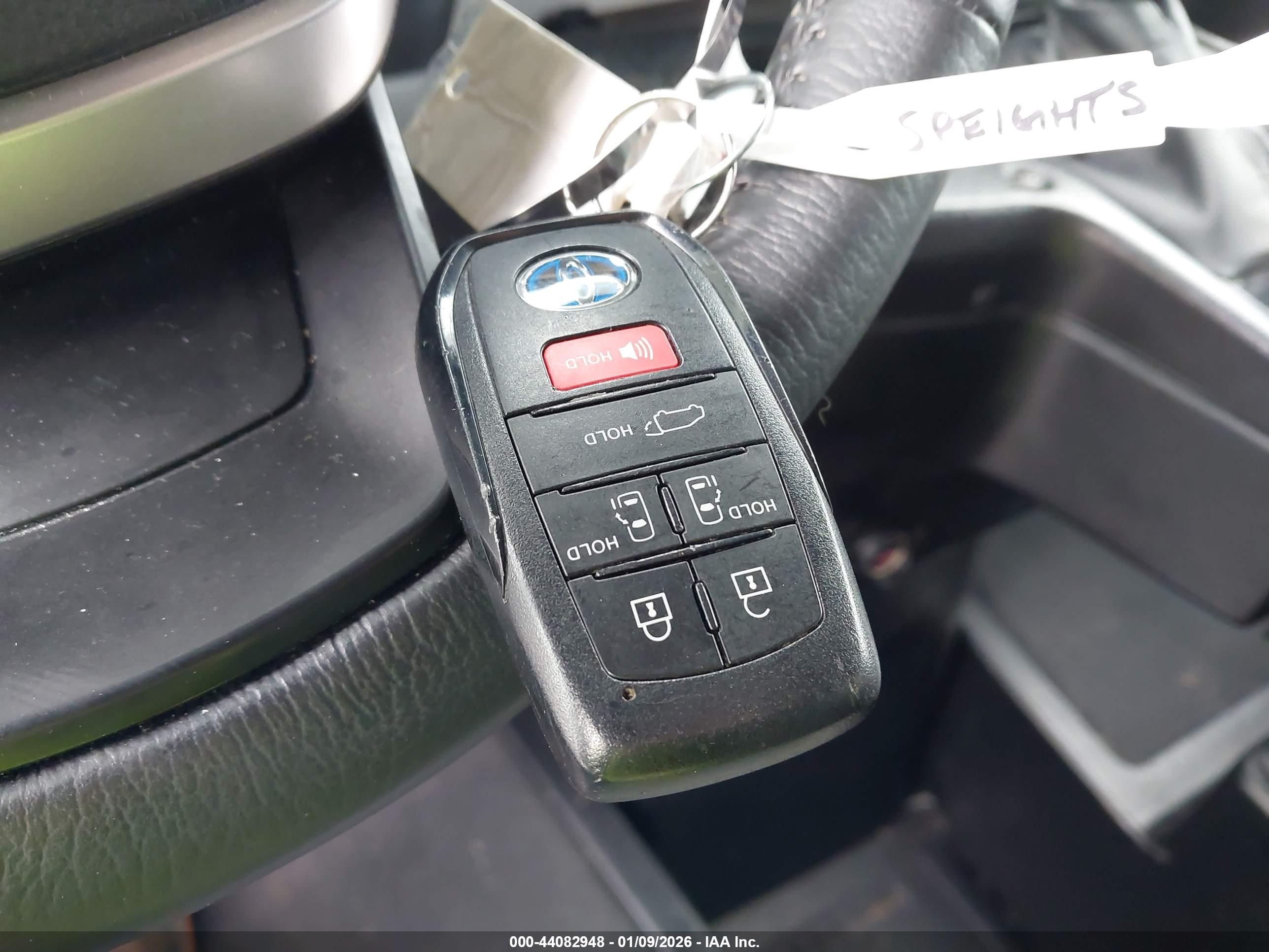 TOYOTA SIENNA image 11