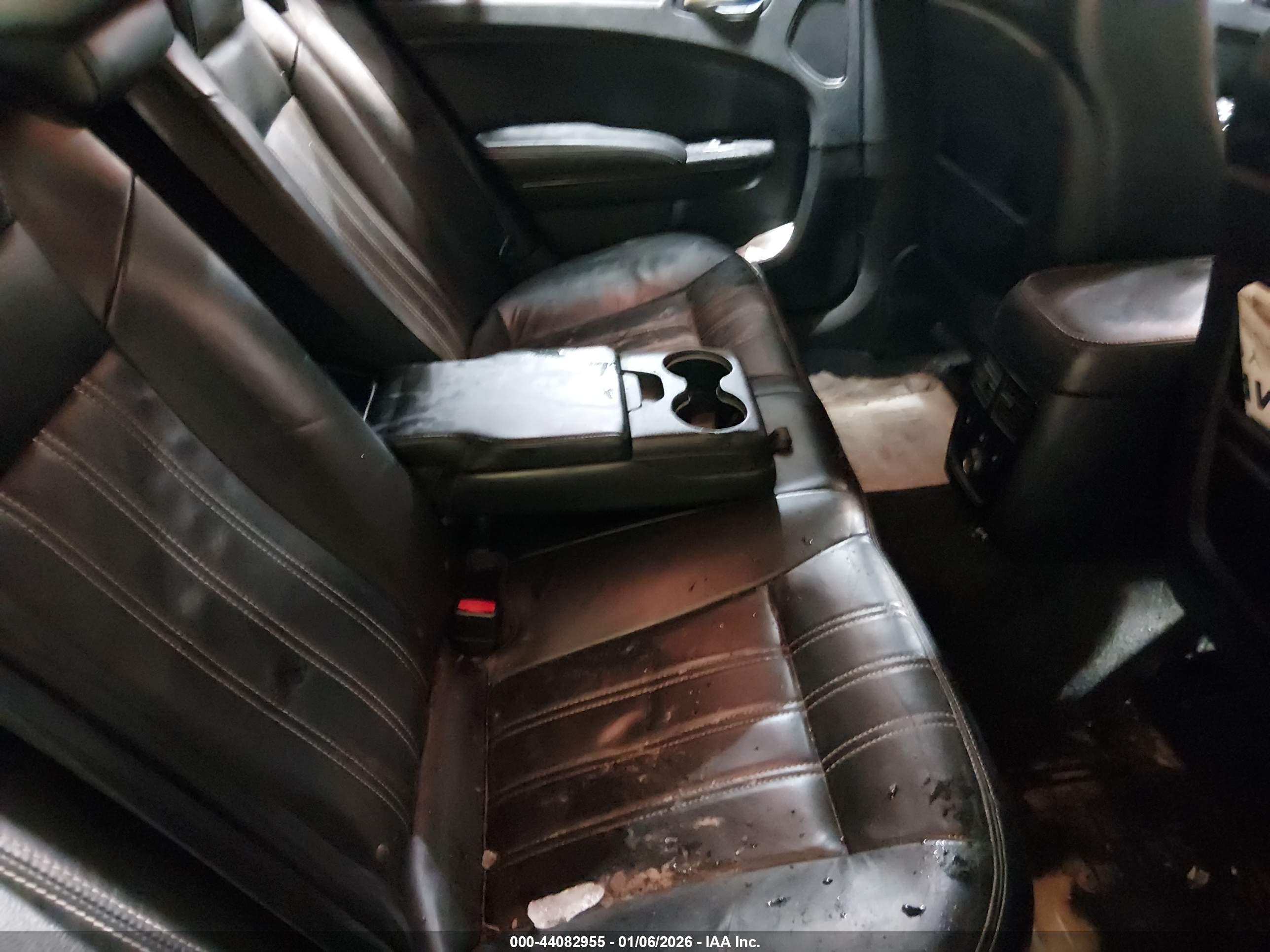 CHRYSLER 300 image 8