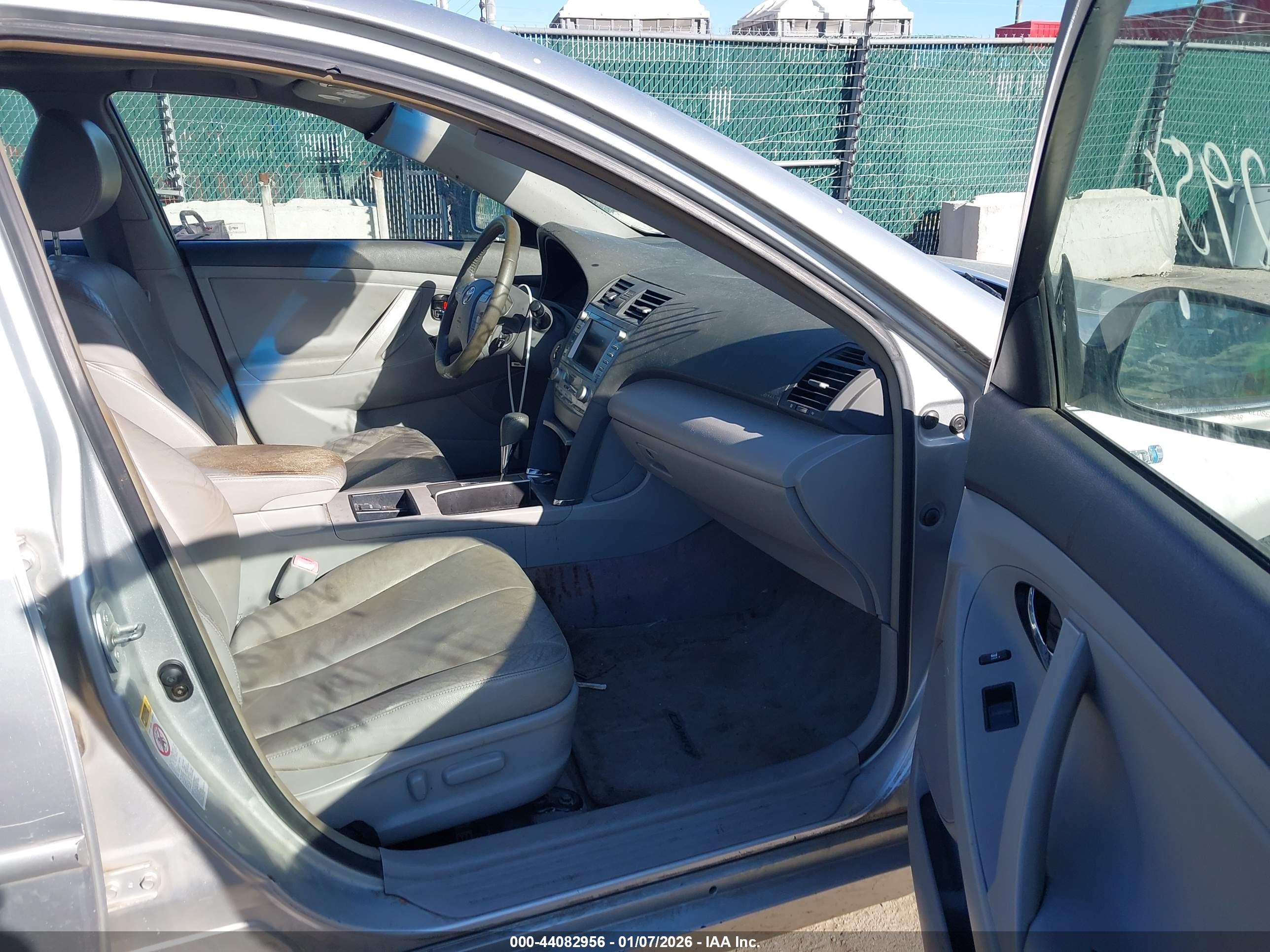 TOYOTA CAMRY image 5