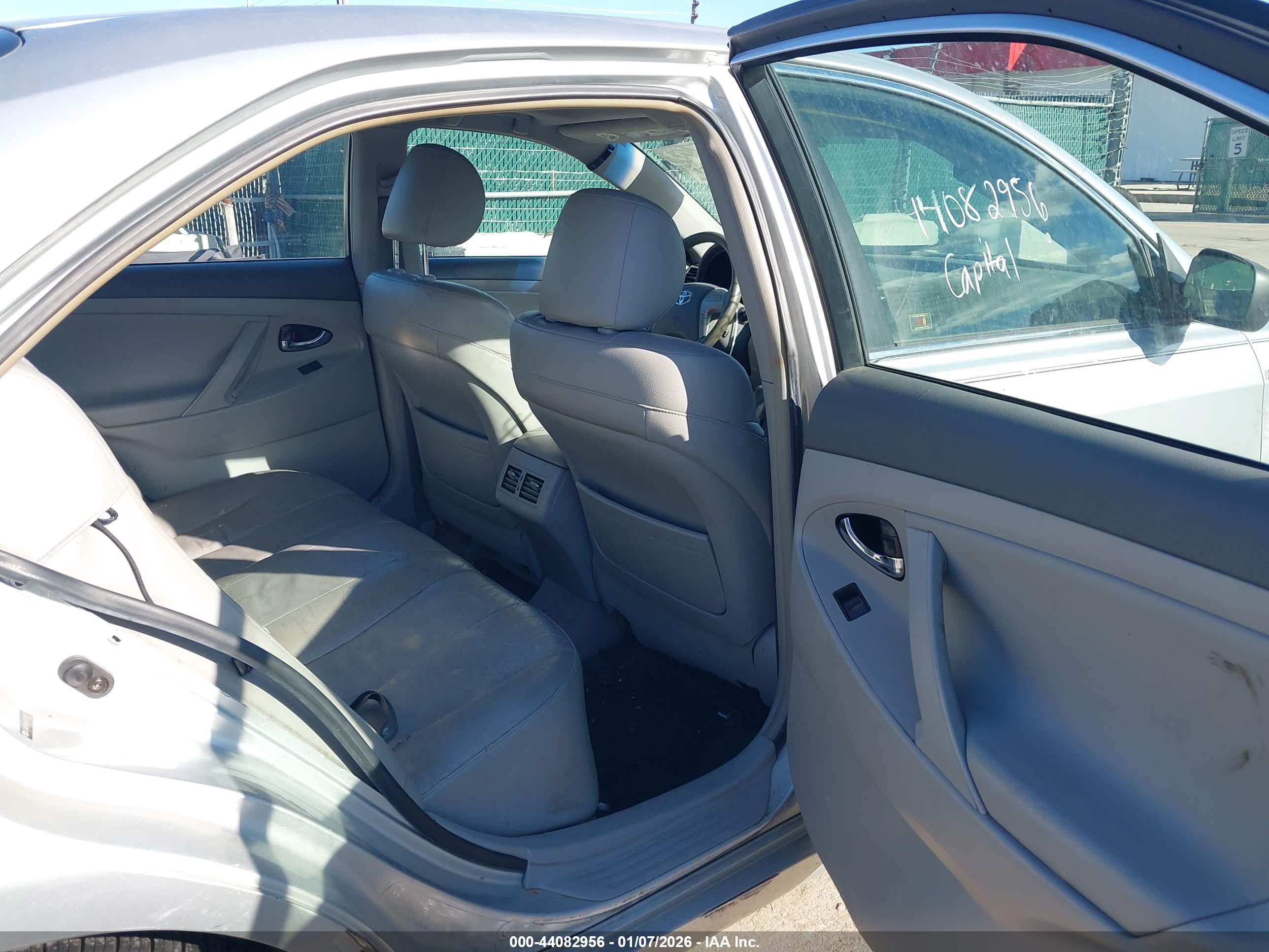 TOYOTA CAMRY image 8