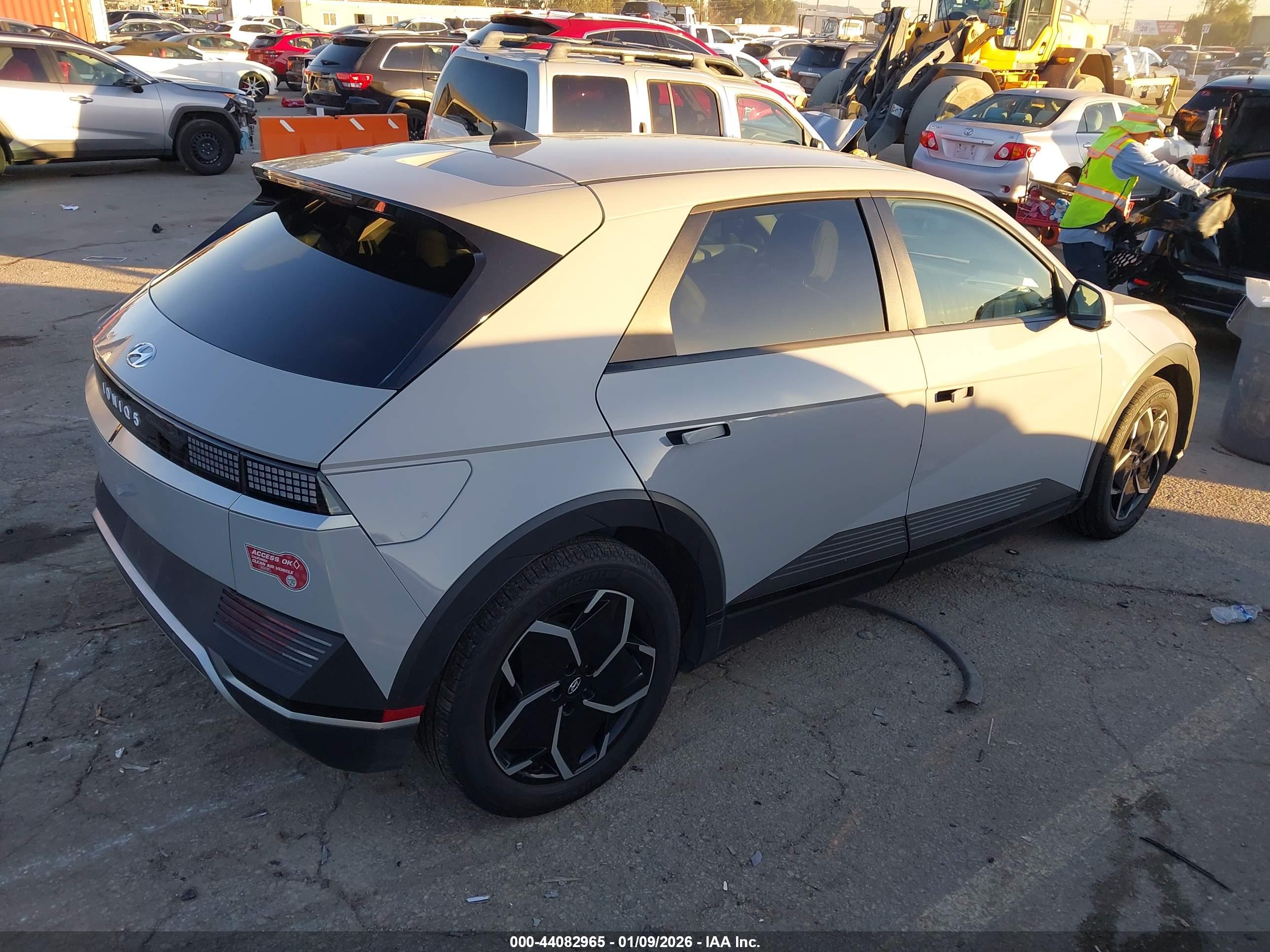 HYUNDAI IONIQ image 4
