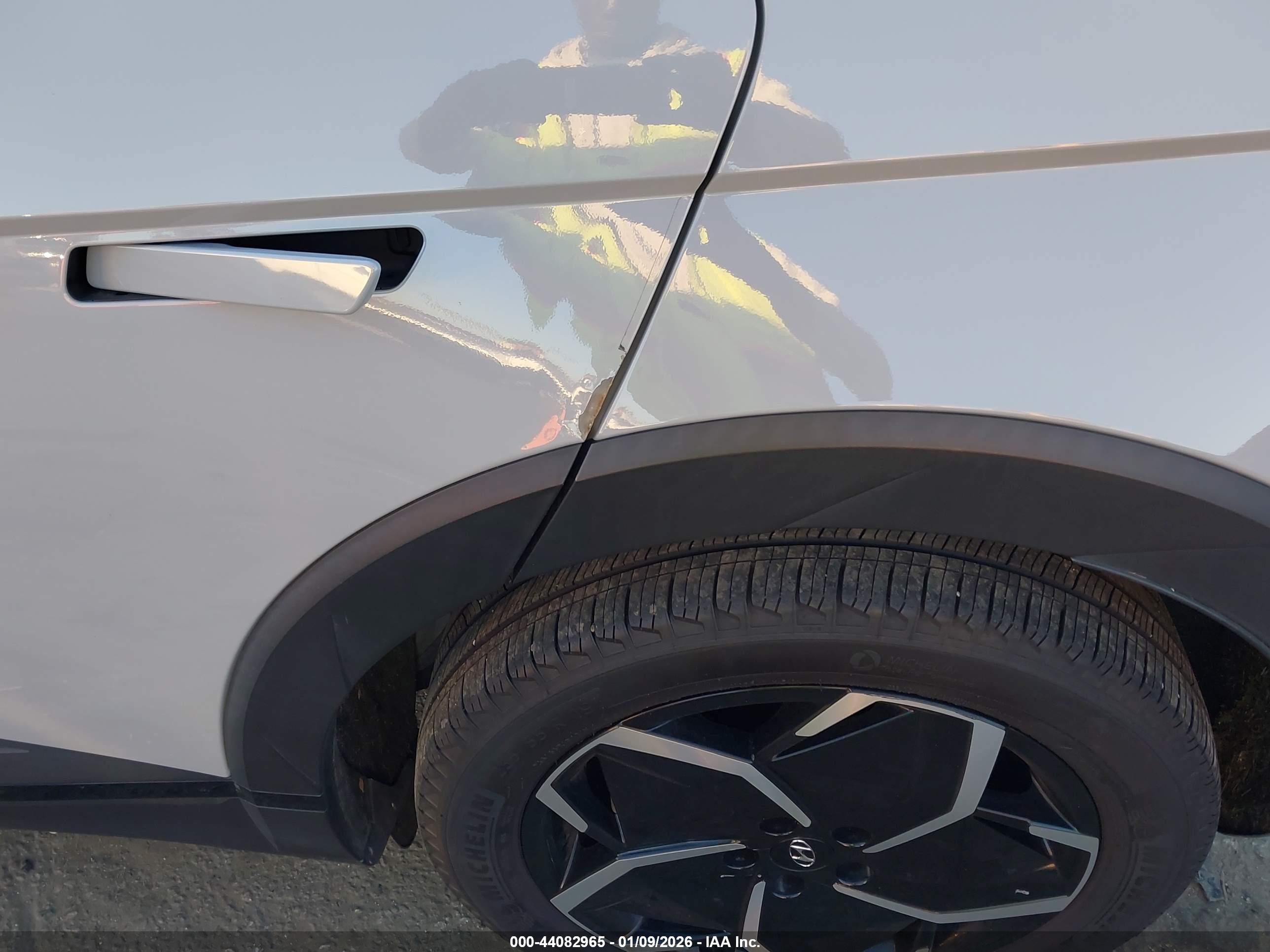 HYUNDAI IONIQ image 6