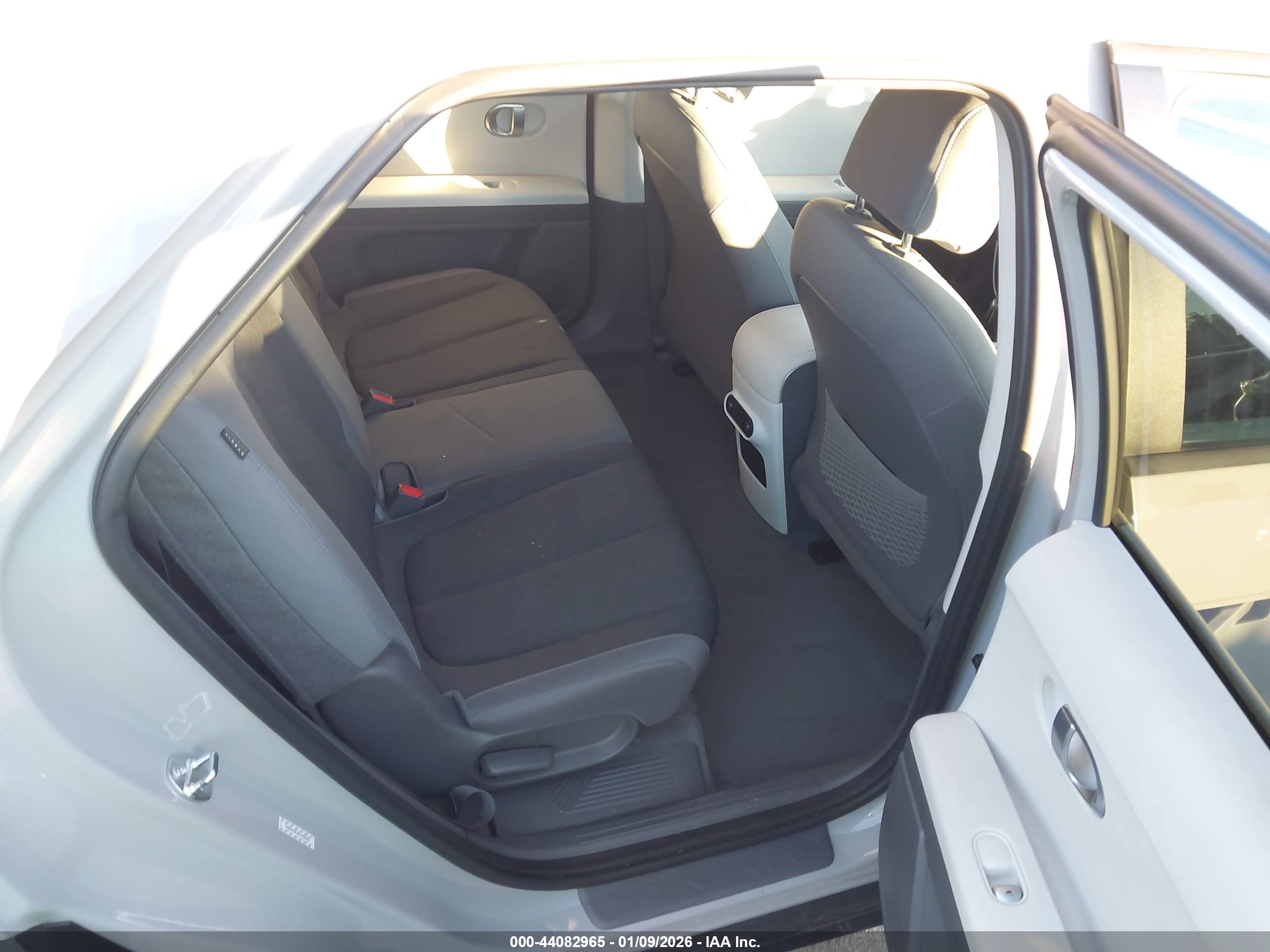 HYUNDAI IONIQ image 8