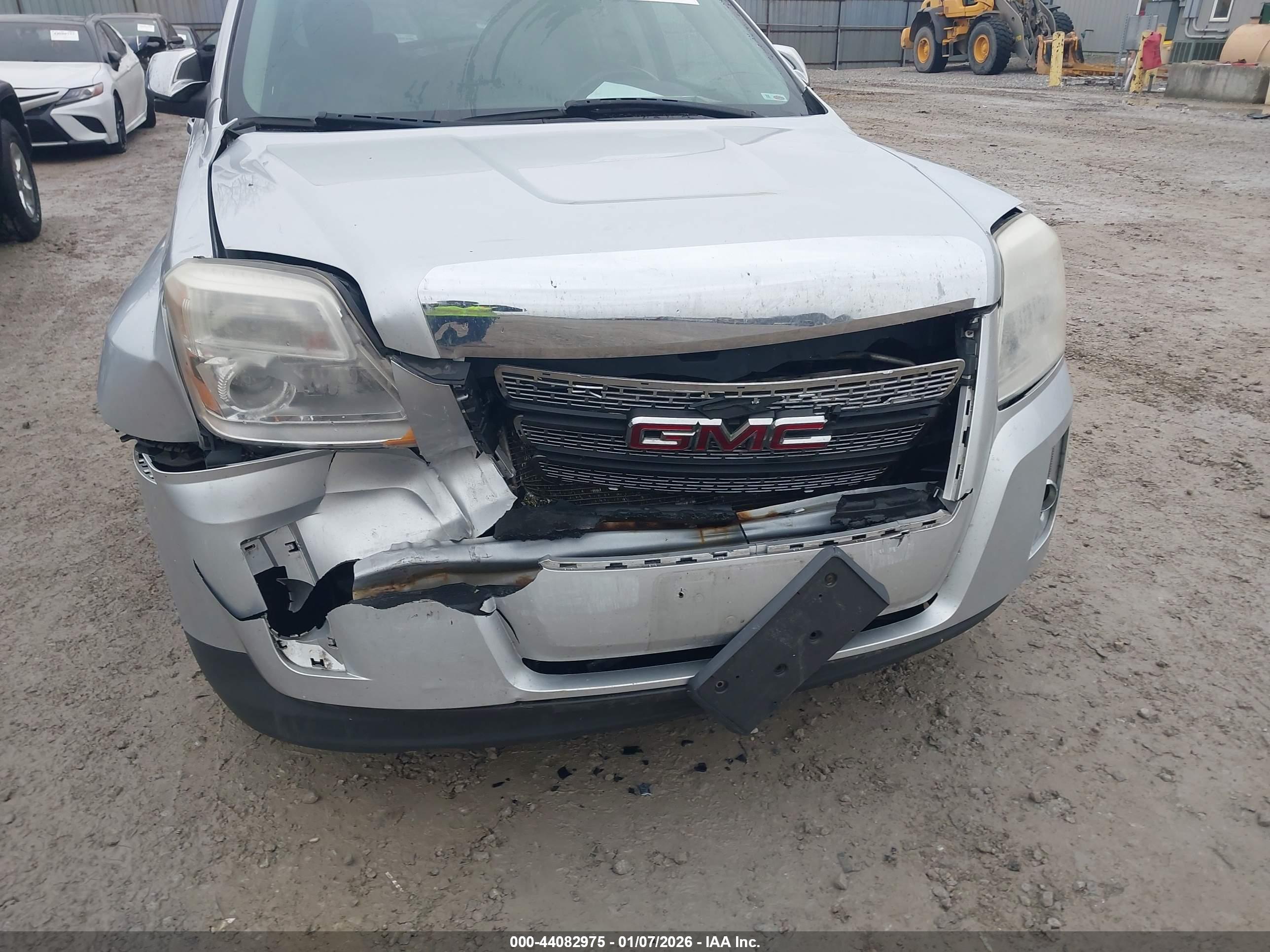 GMC TERRAIN image 6