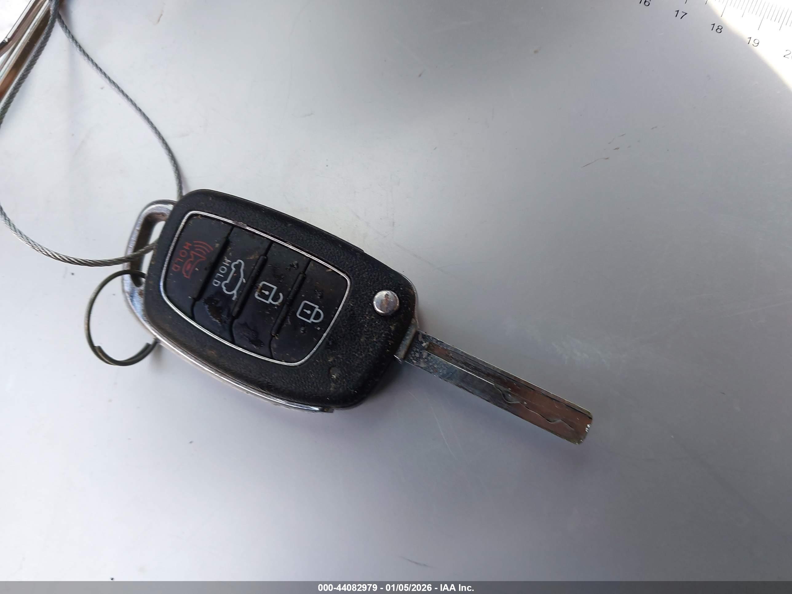 HYUNDAI SANTA image 11