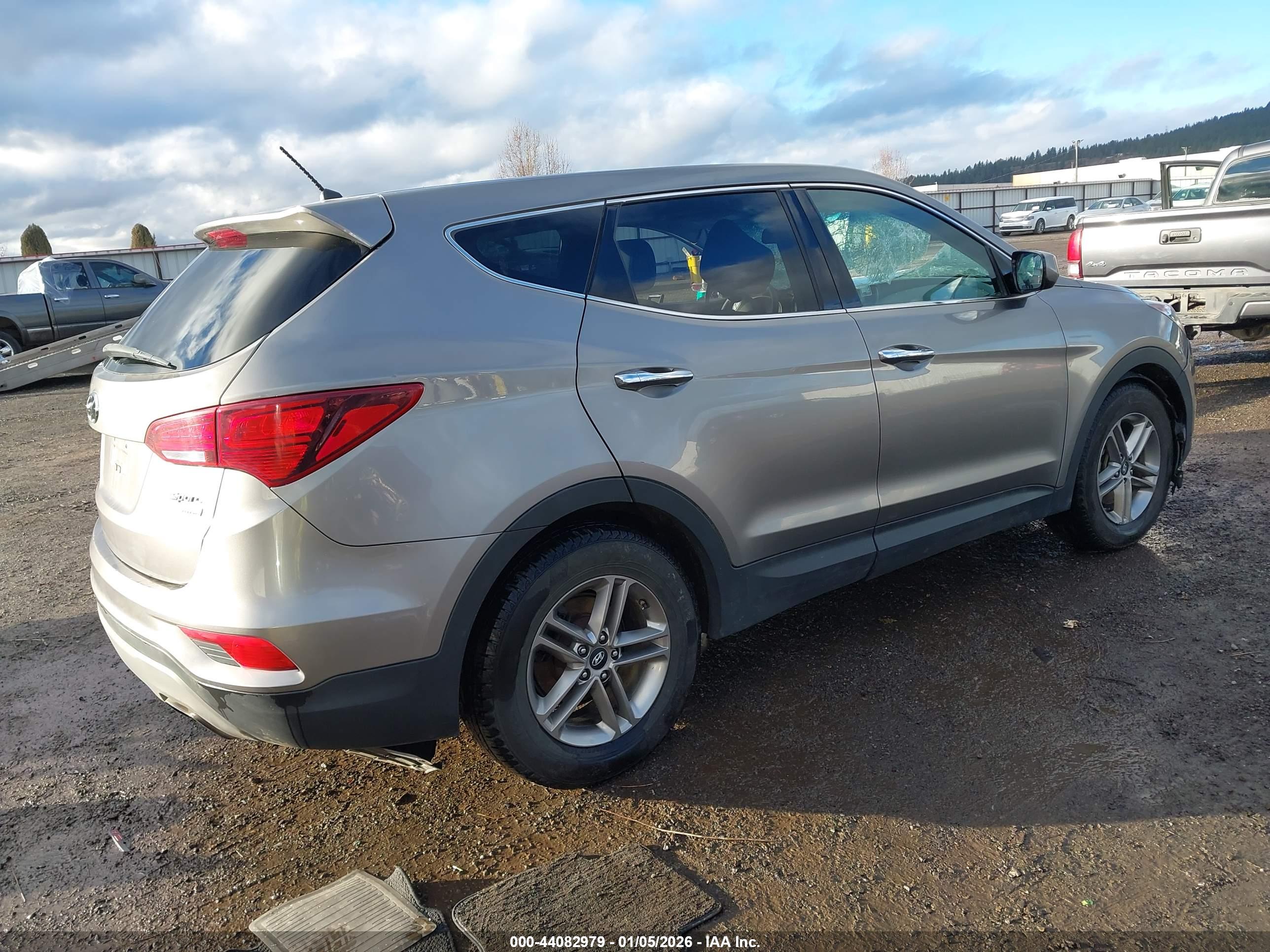 HYUNDAI SANTA image 4