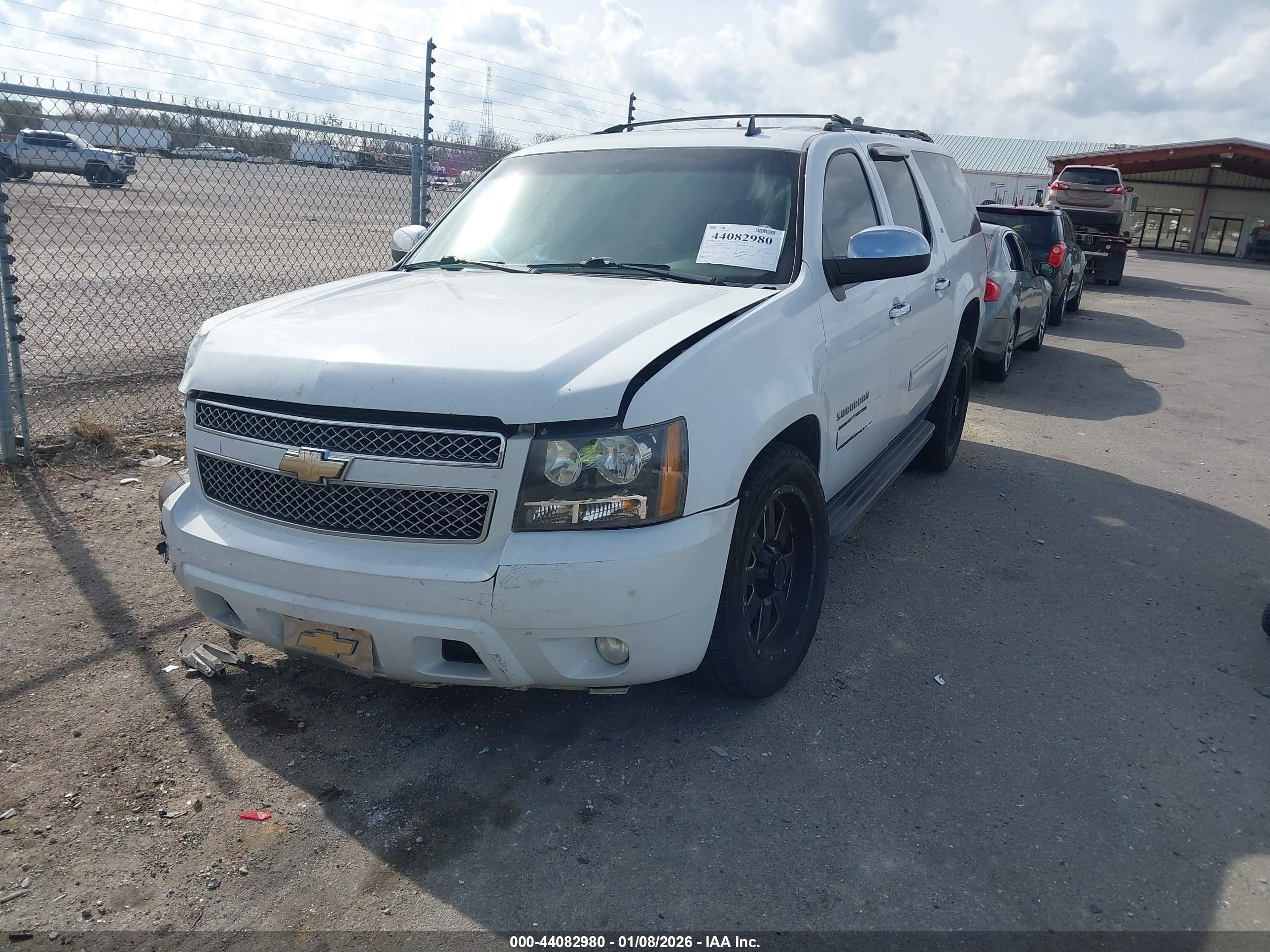 CHEVROLET SUBURBAN image 2