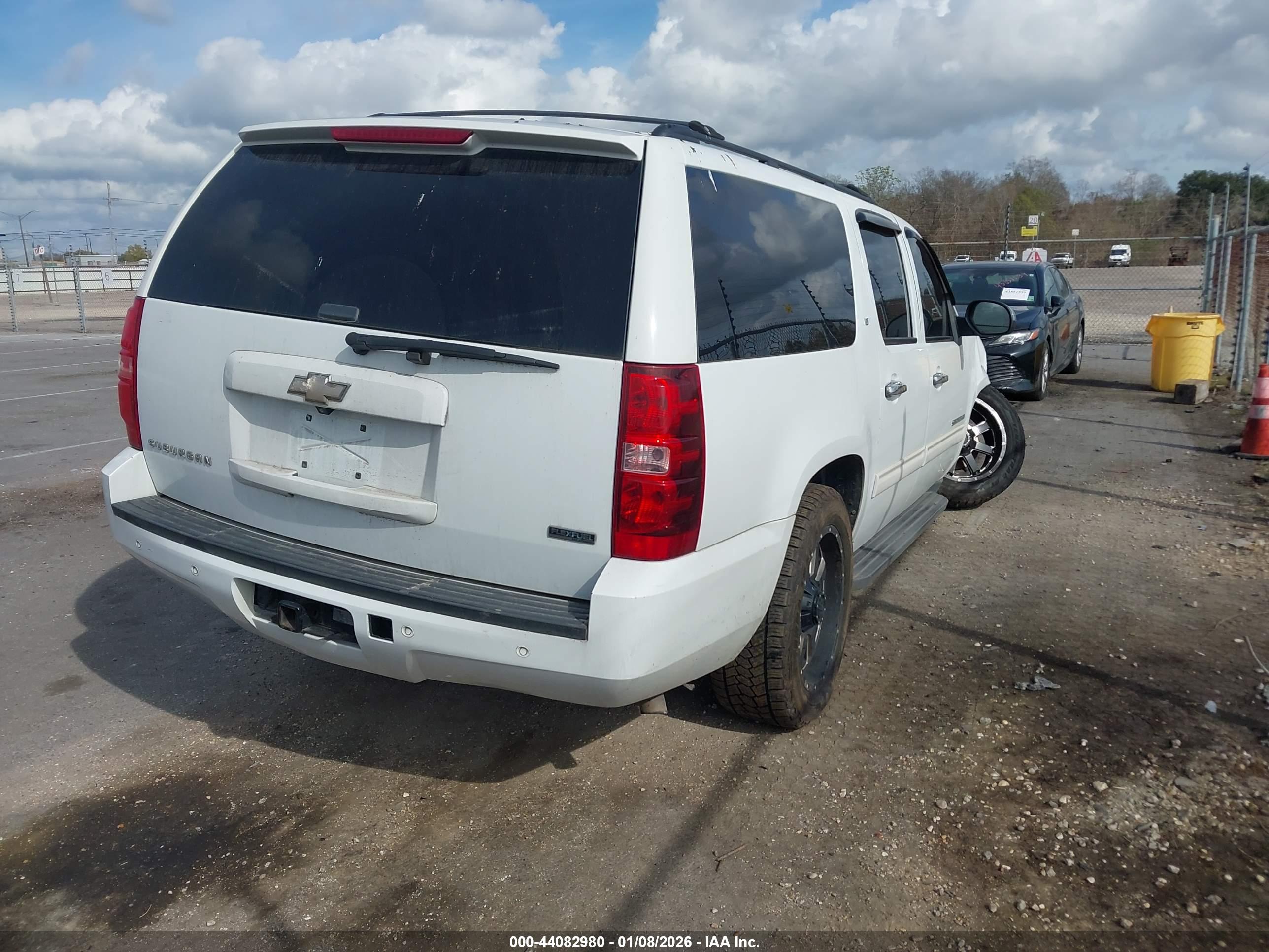 CHEVROLET SUBURBAN image 4