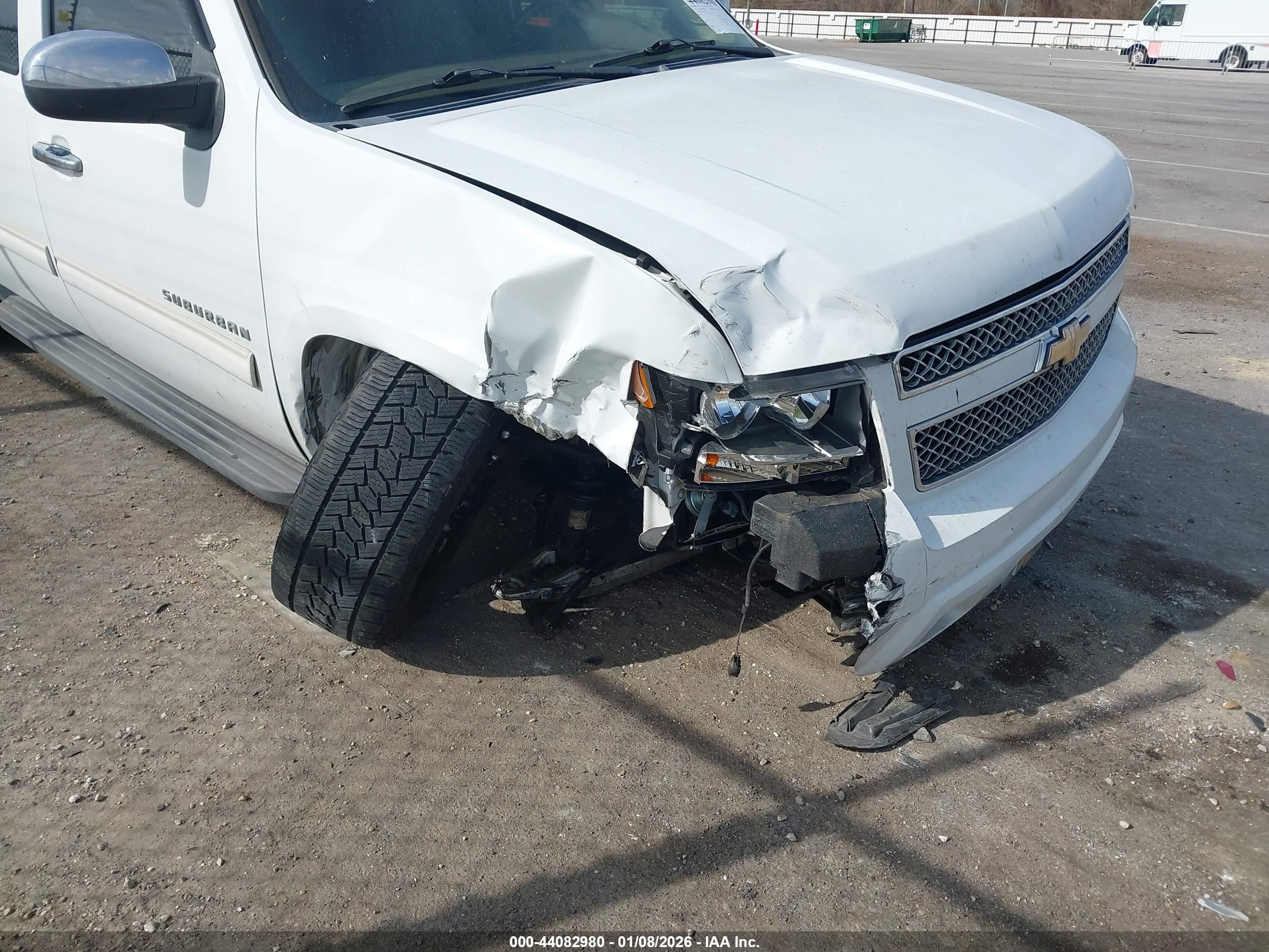 CHEVROLET SUBURBAN image 6