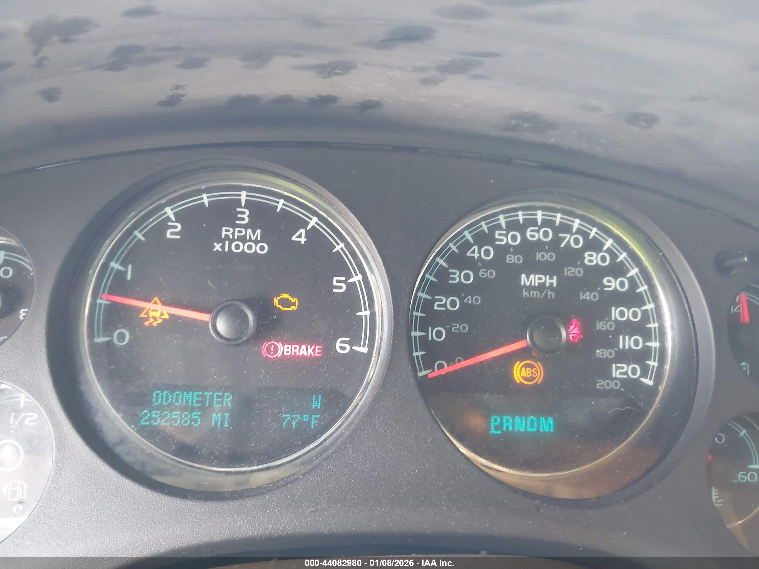 CHEVROLET SUBURBAN image 7