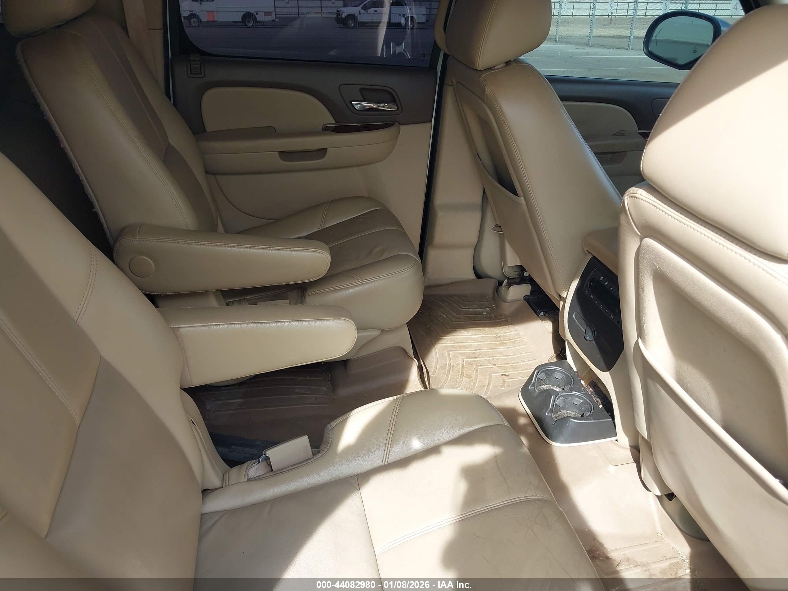 CHEVROLET SUBURBAN image 8