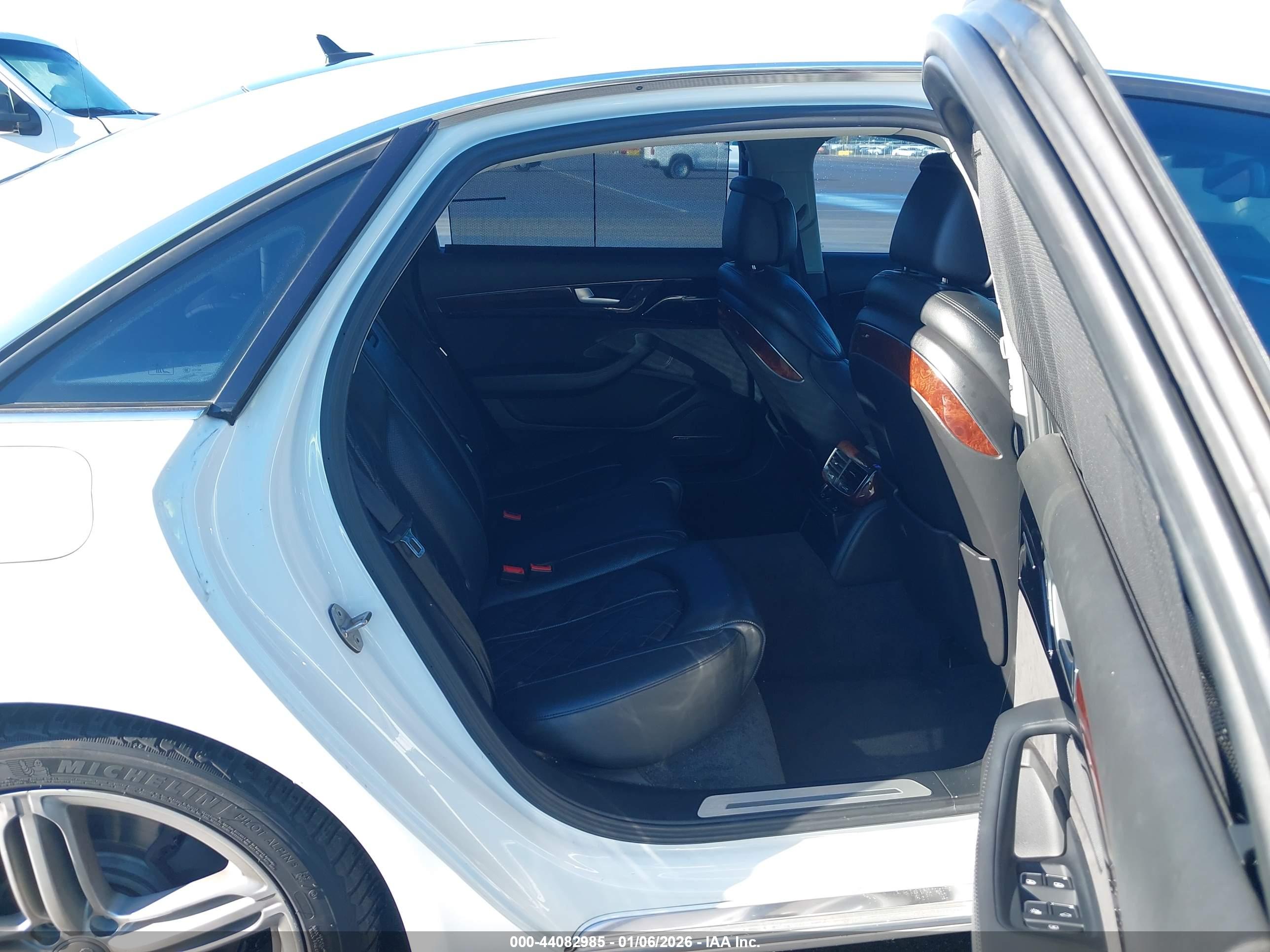 AUDI A8 image 8