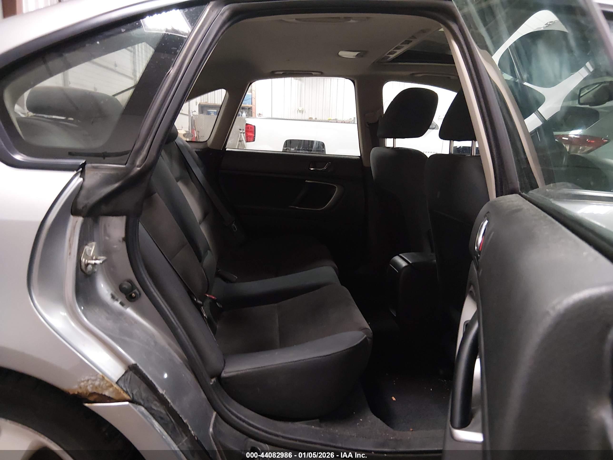 SUBARU LEGACY image 8