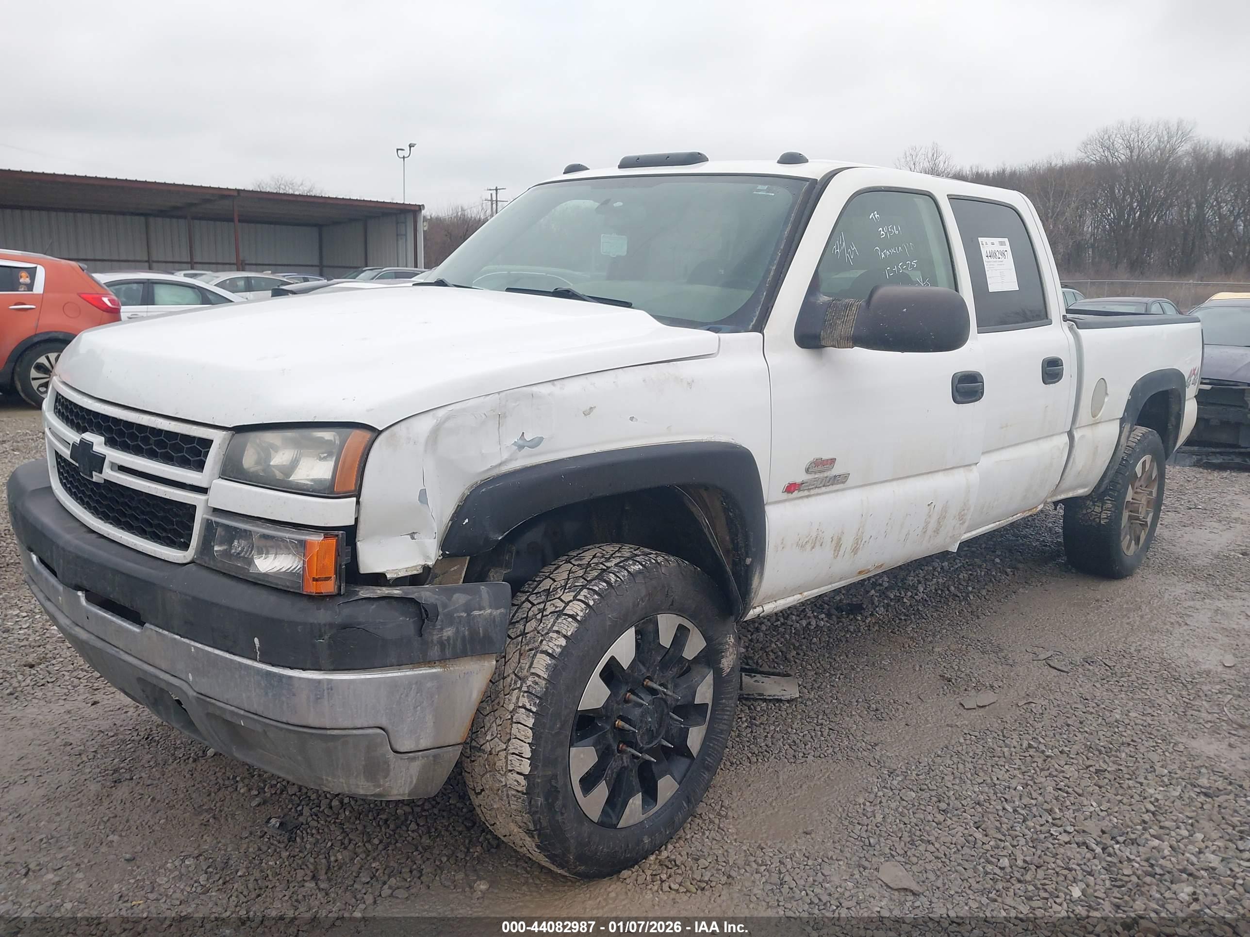 CHEVROLET SILVERADO image 2