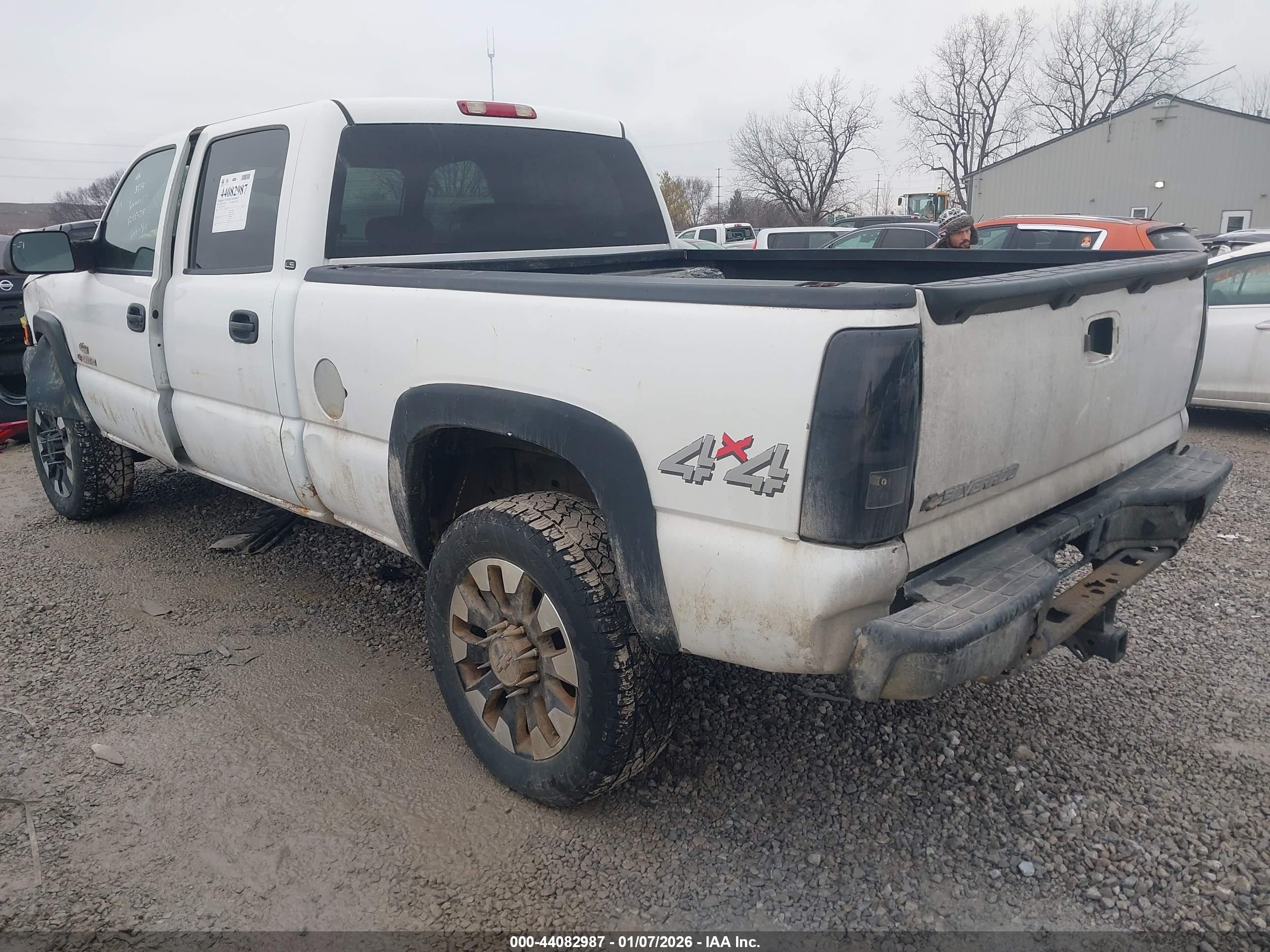 CHEVROLET SILVERADO image 3
