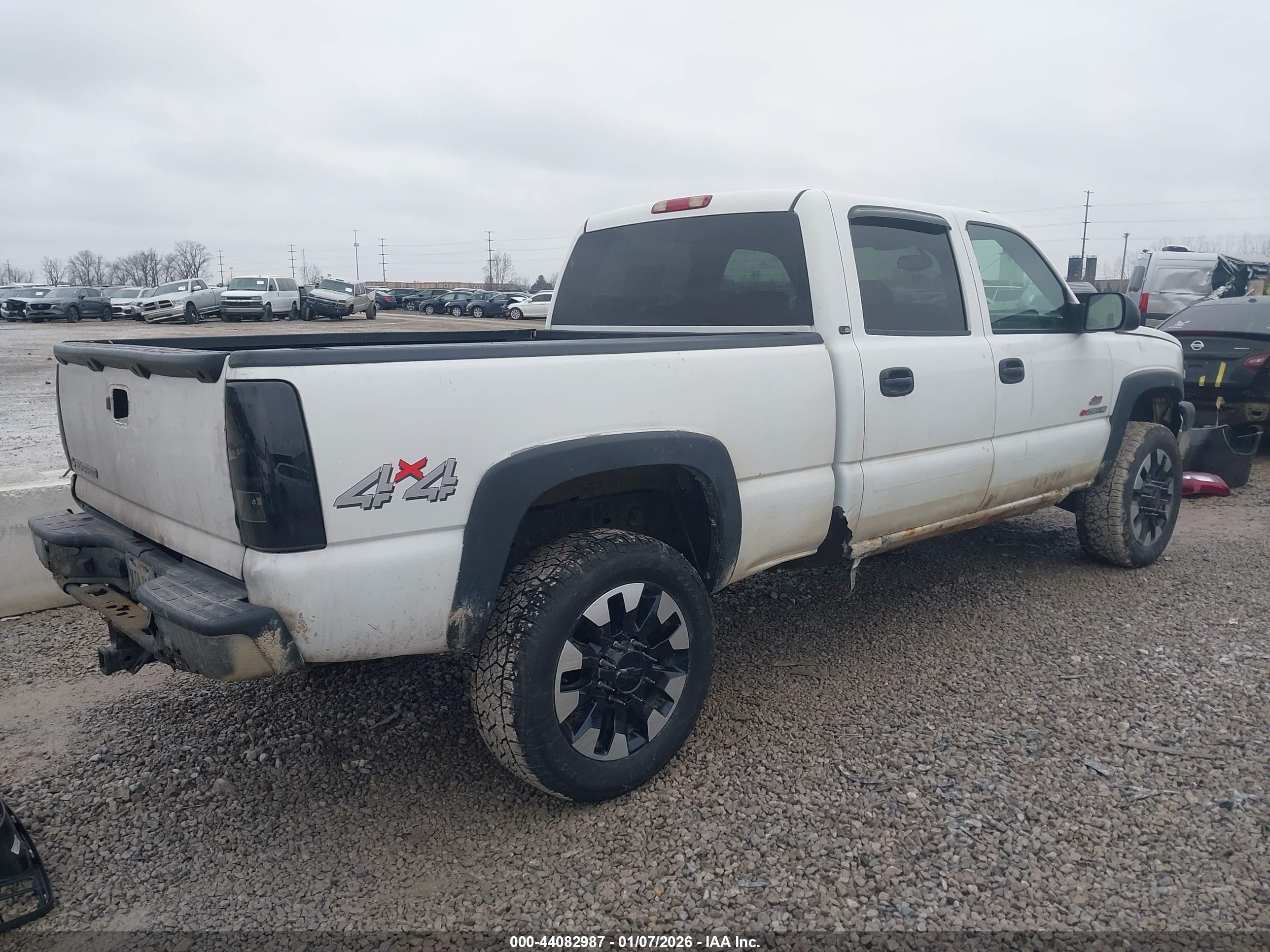 CHEVROLET SILVERADO image 4