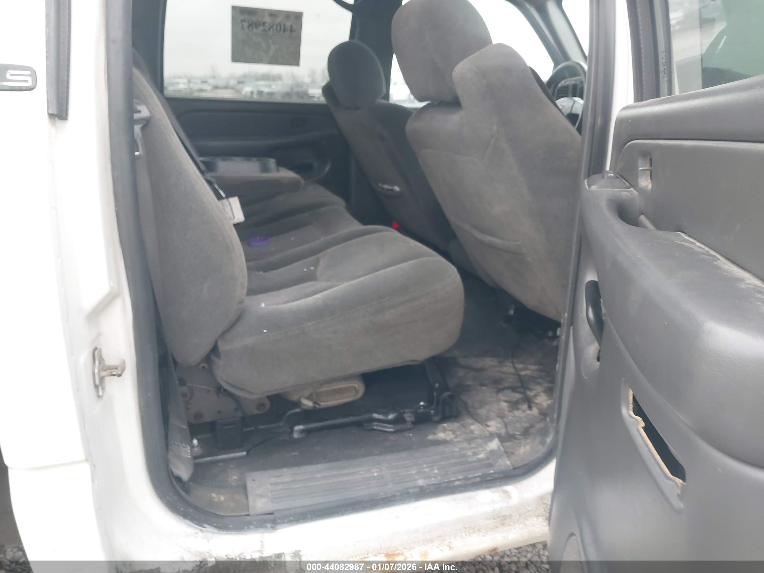 CHEVROLET SILVERADO image 8