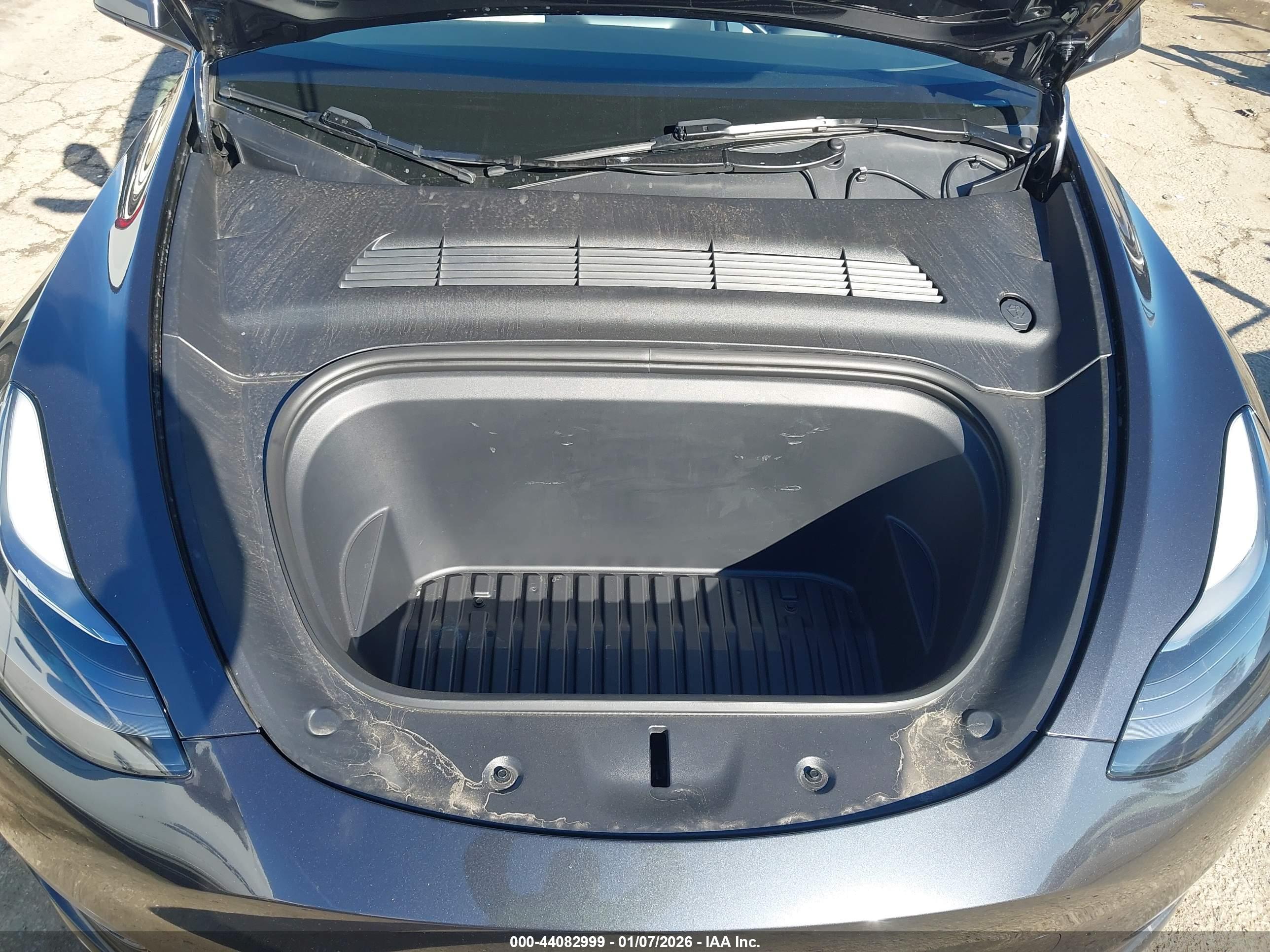 TESLA MODEL image 10